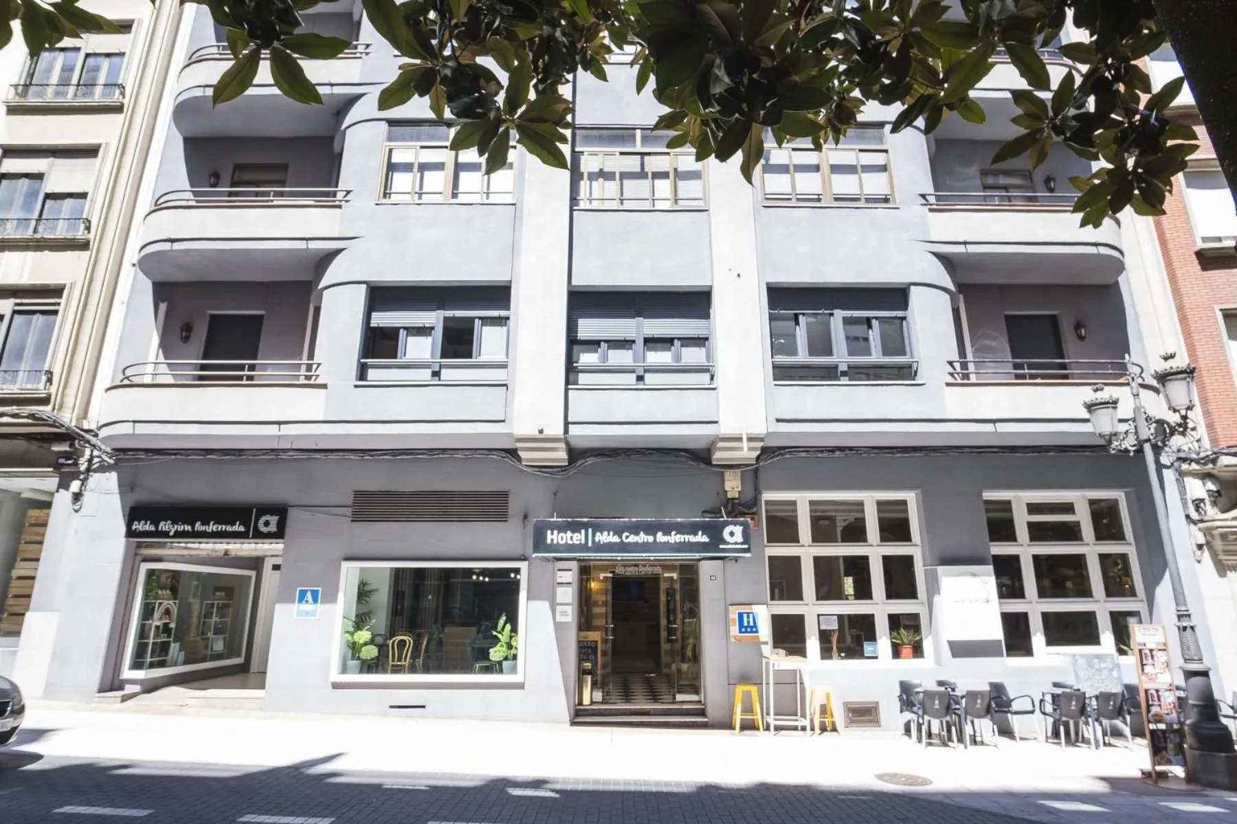 Facade/entrance in Hotel Alda Centro Ponferrada