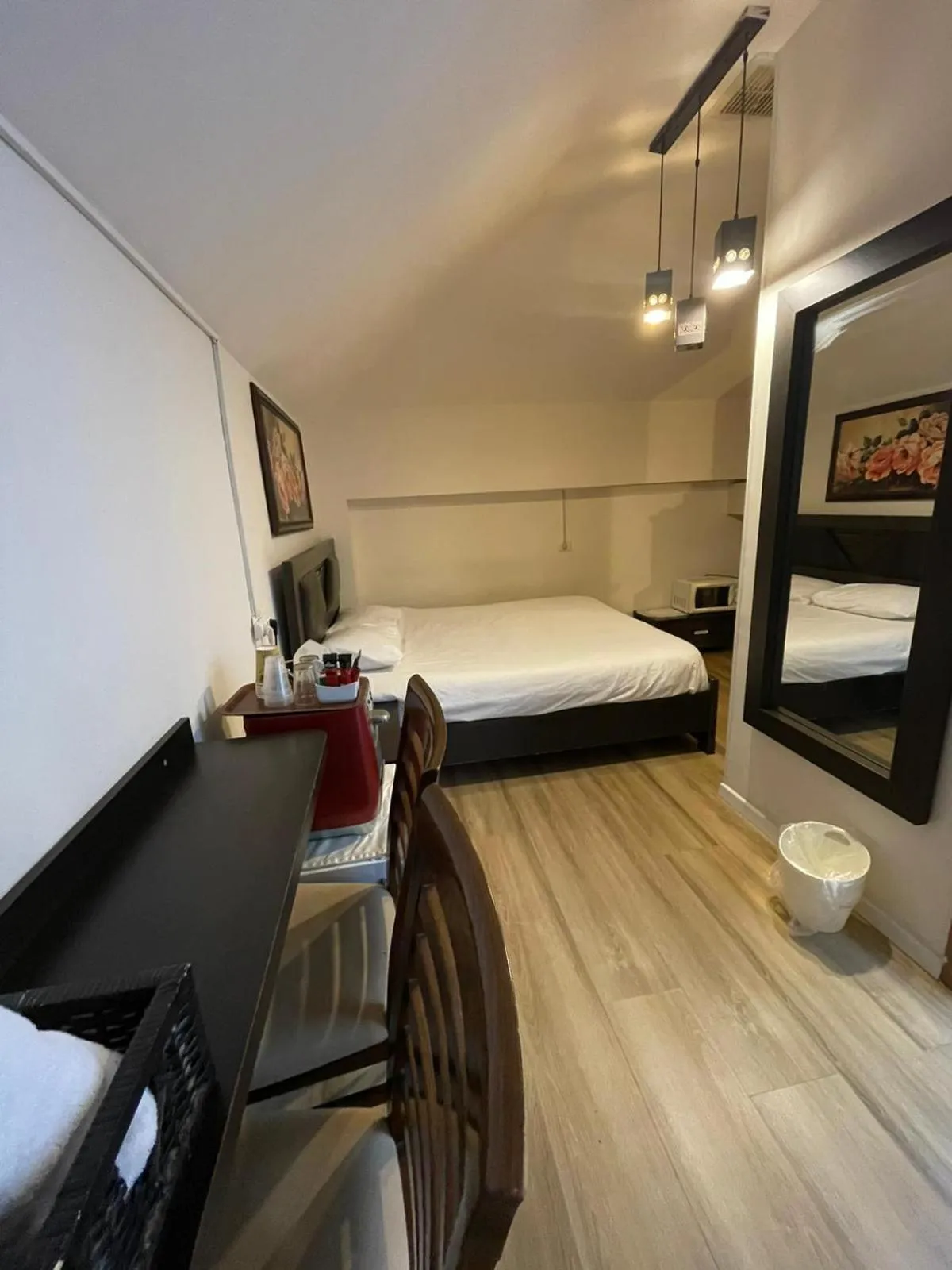 Bed in Rothschild Mansion