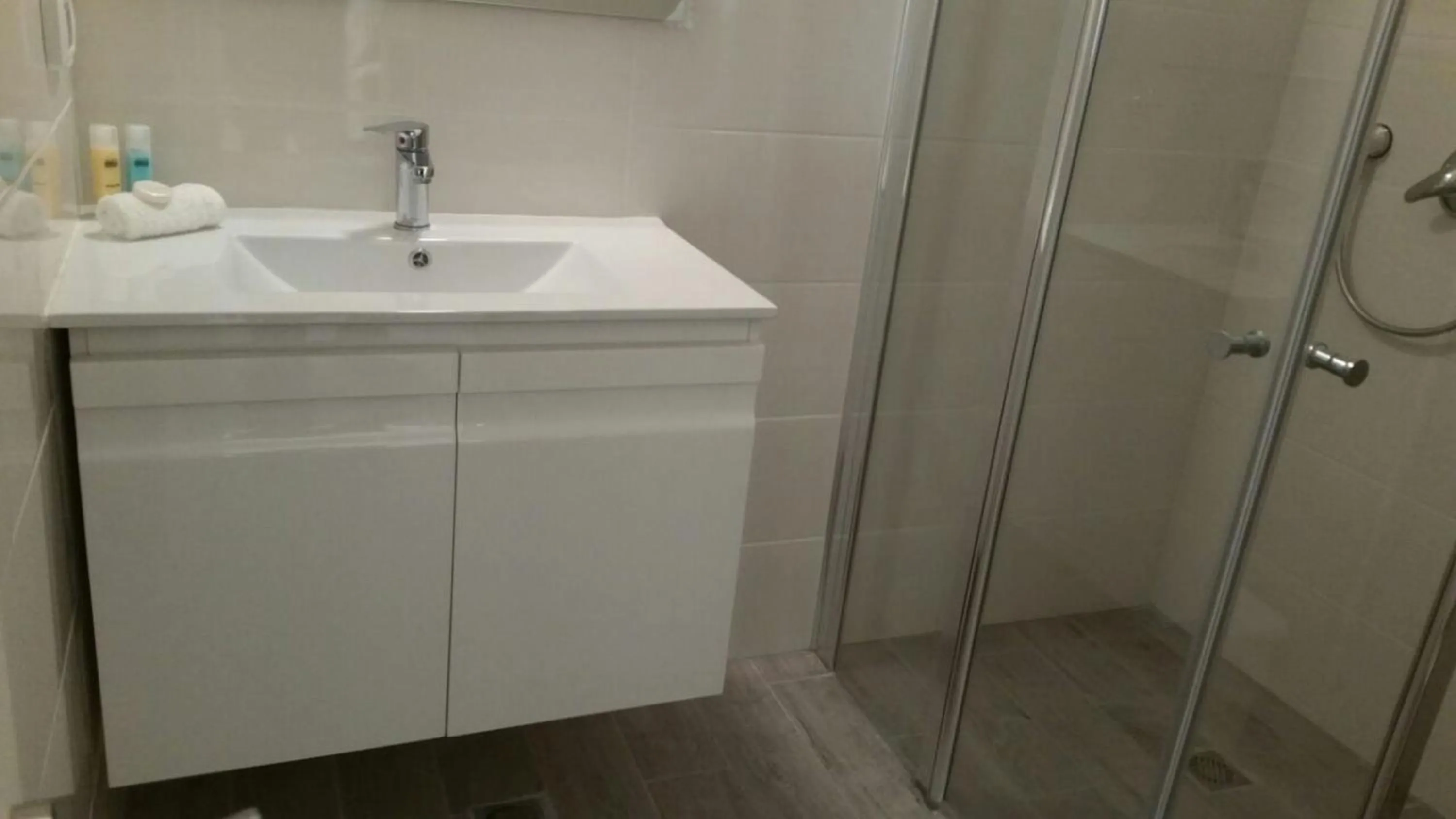 Shower in Rothschild Mansion