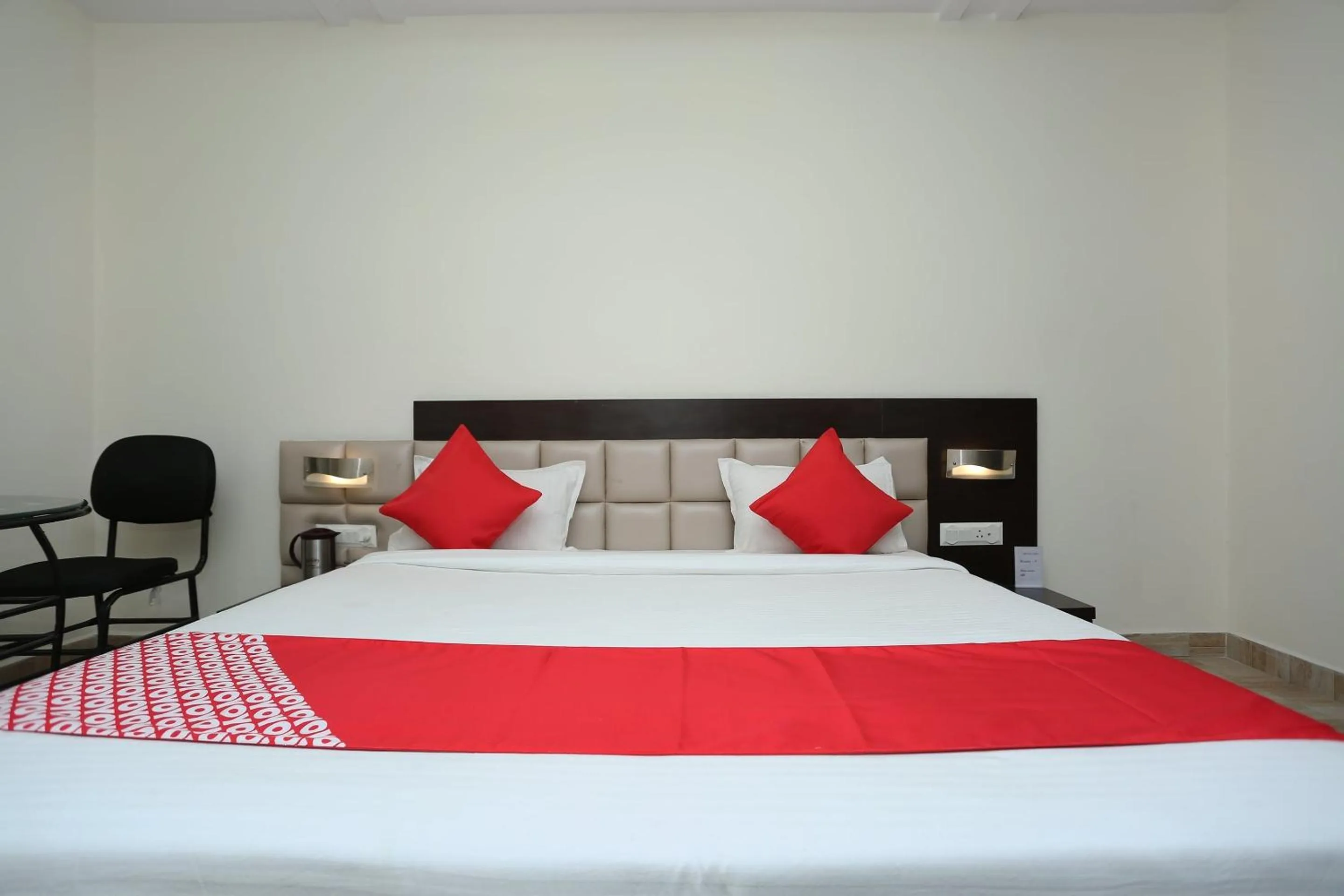 Bedroom, Bed in Hotel O Csfc