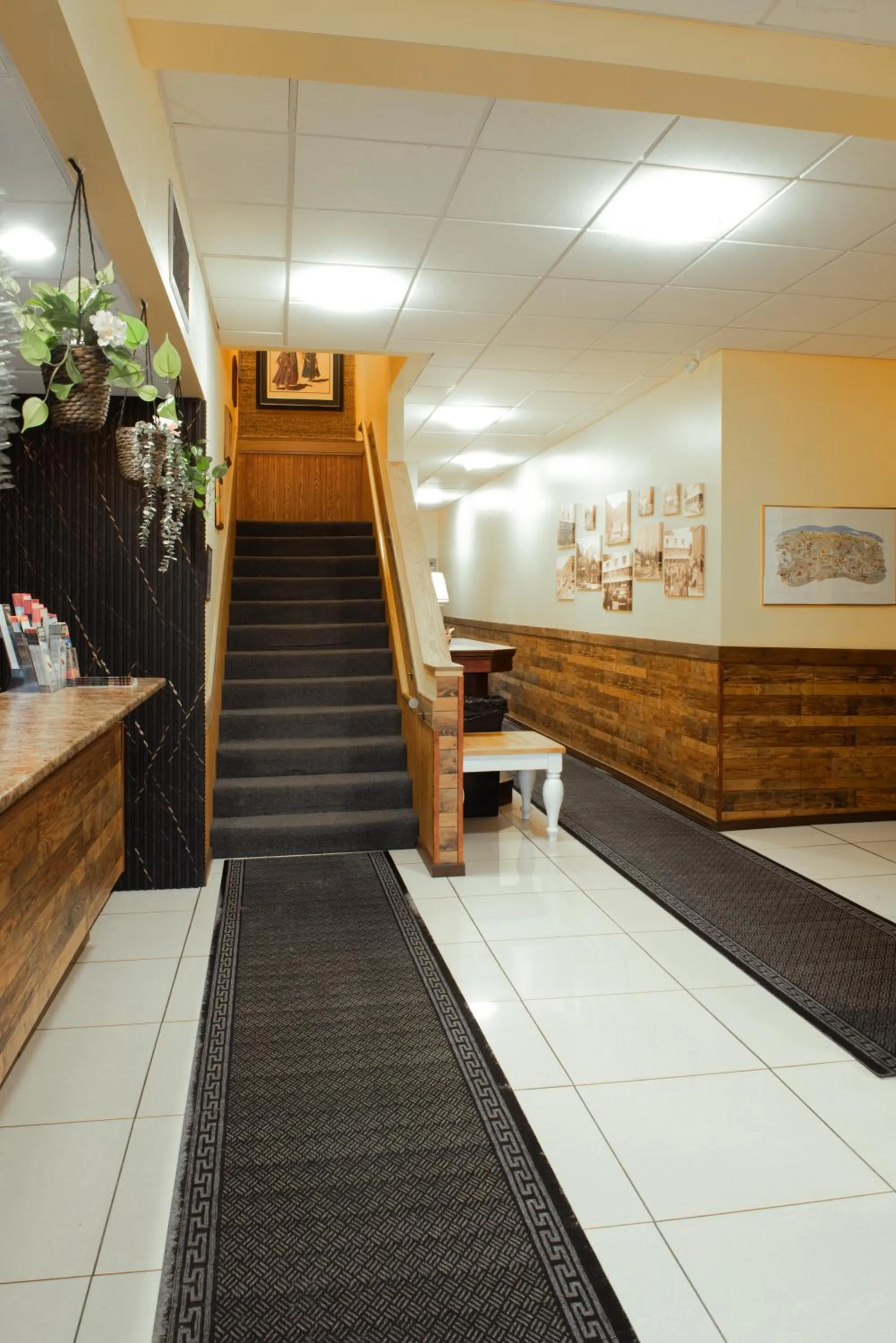 Lobby or reception in Pemberton Hotel (Motel)