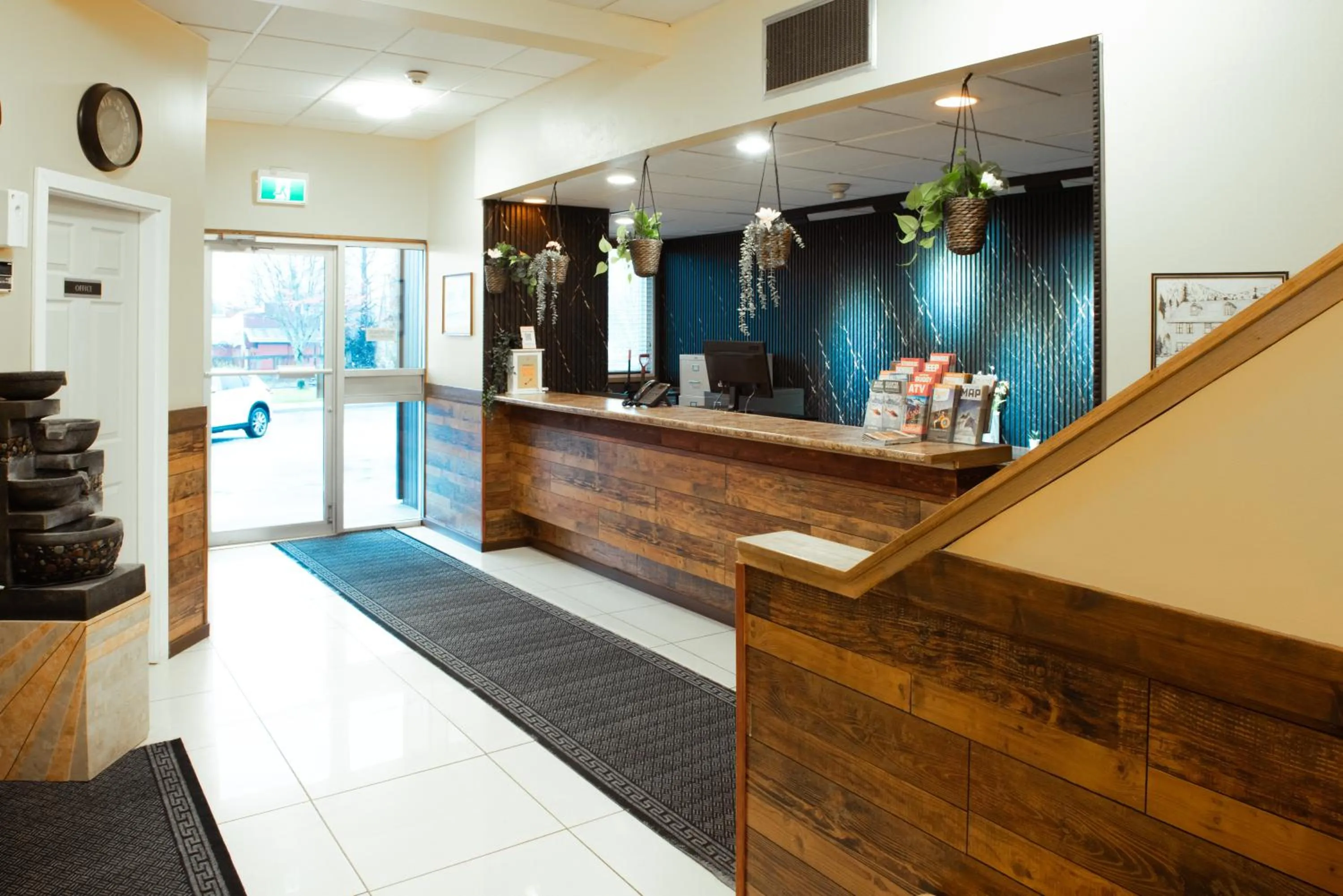 Lobby or reception in Pemberton Hotel (Motel)