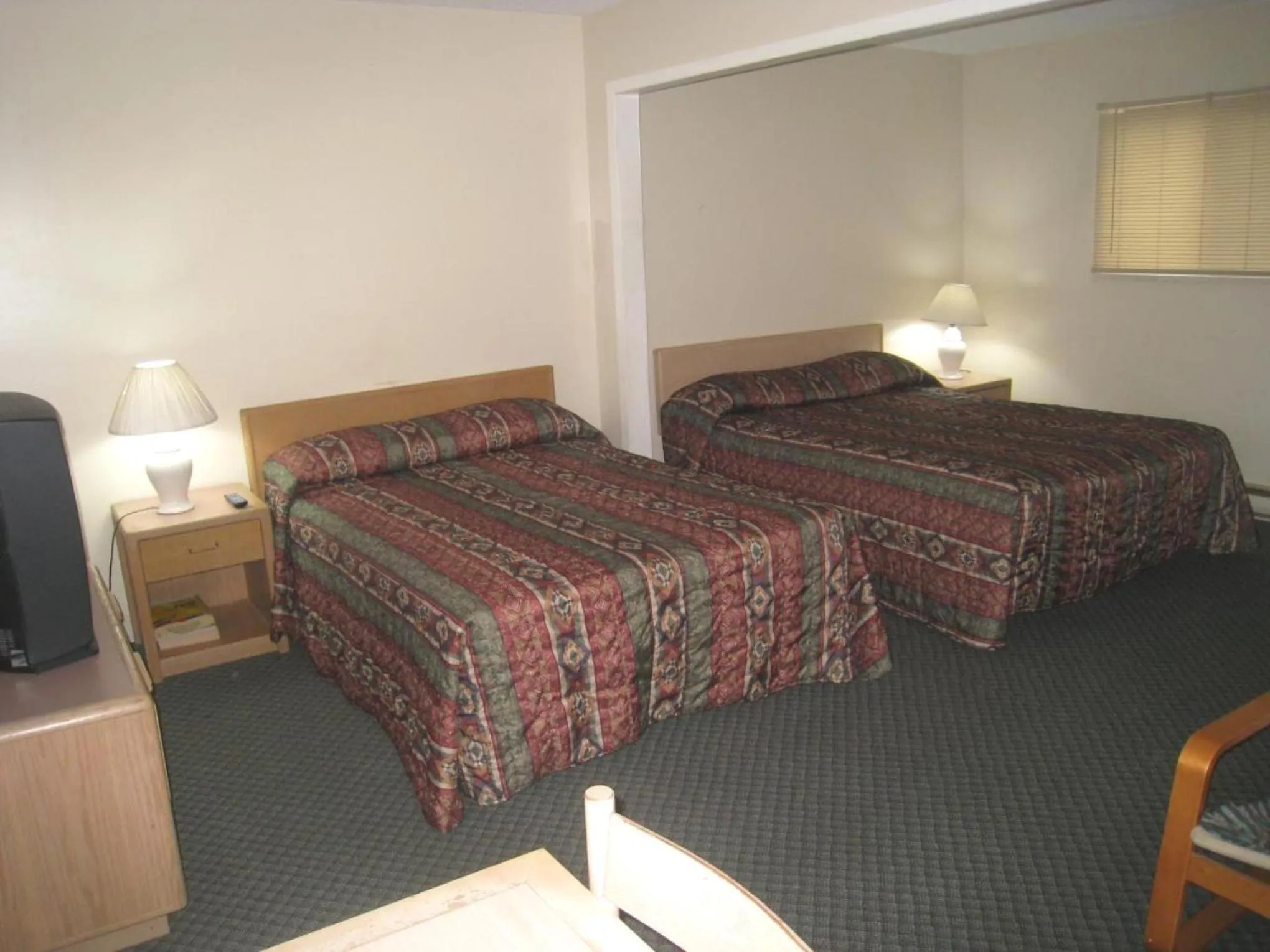 Bed in Beach Grove Motel