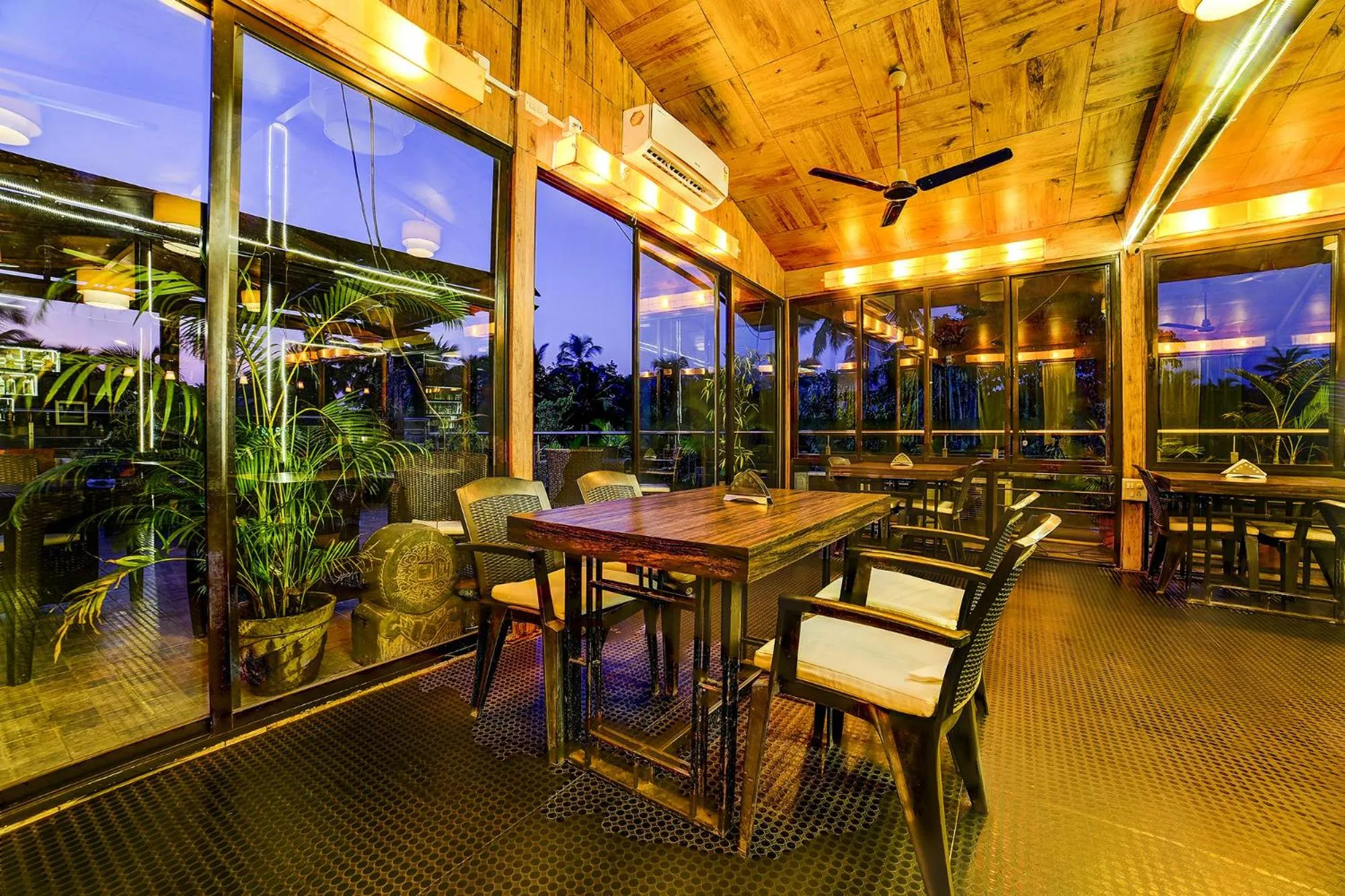 Restaurant/places to eat in Nitya Resort, Calangute