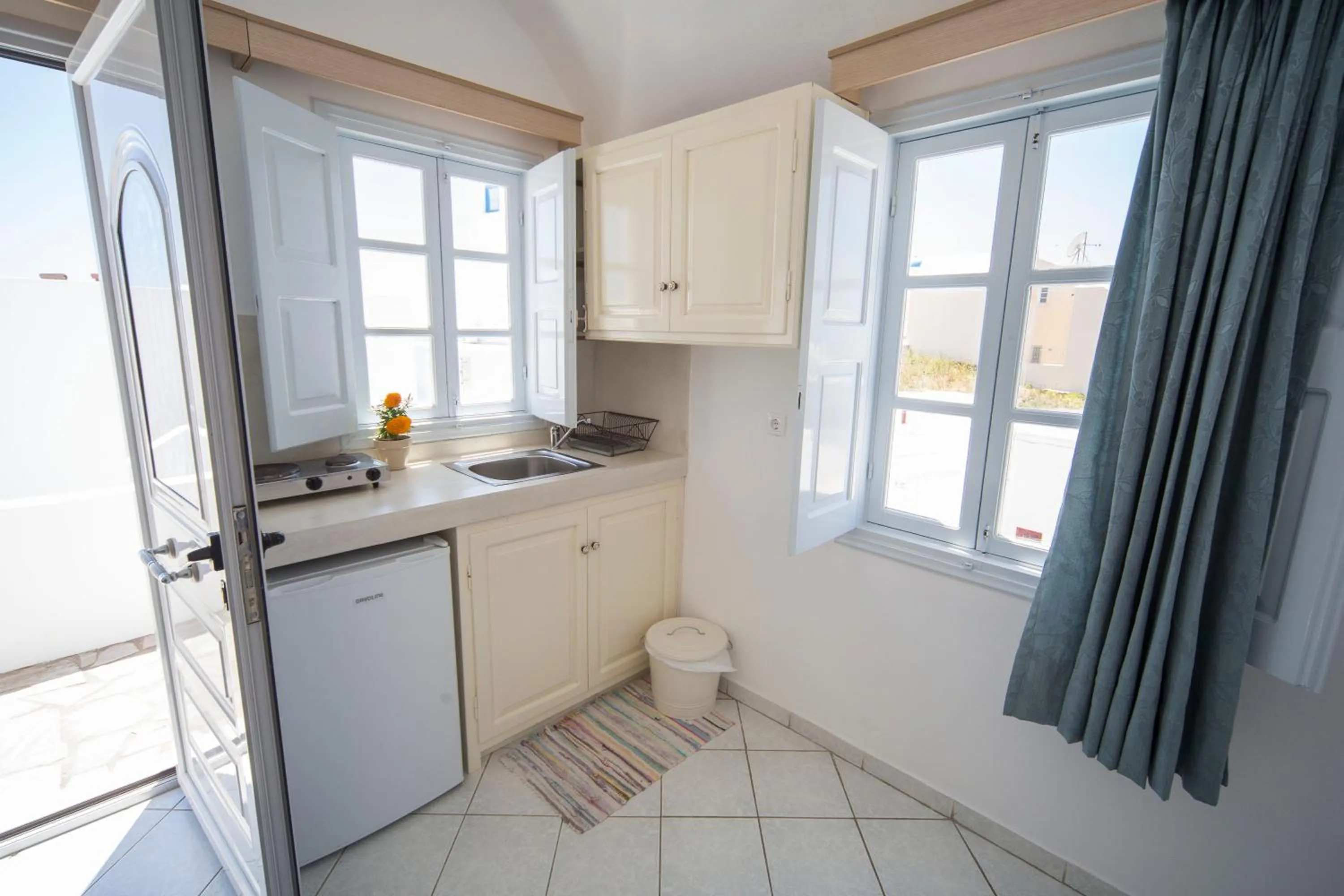 Kitchen or kitchenette in Ianthe Apartments & Villa