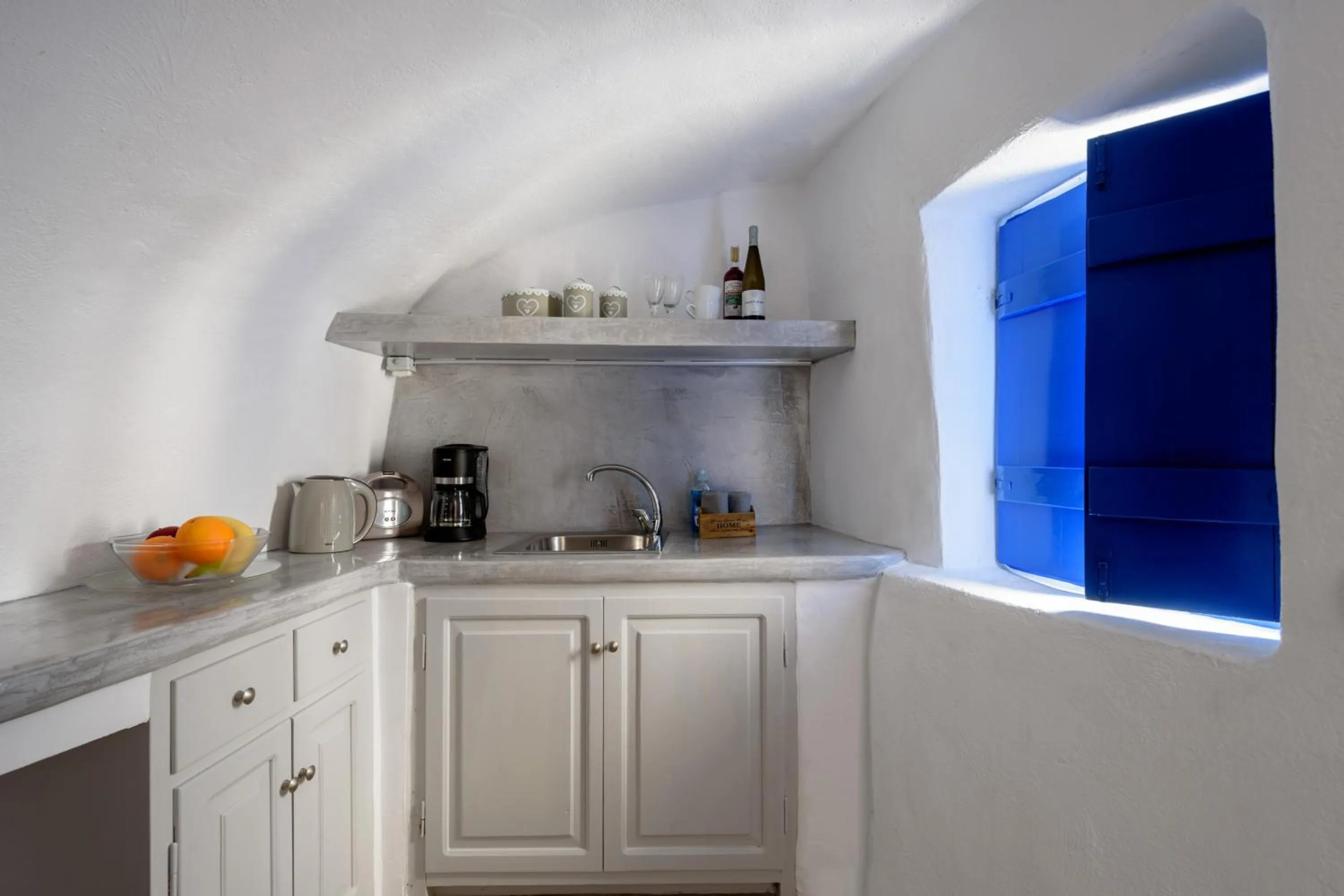 Kitchen or kitchenette in Ianthe Apartments & Villa