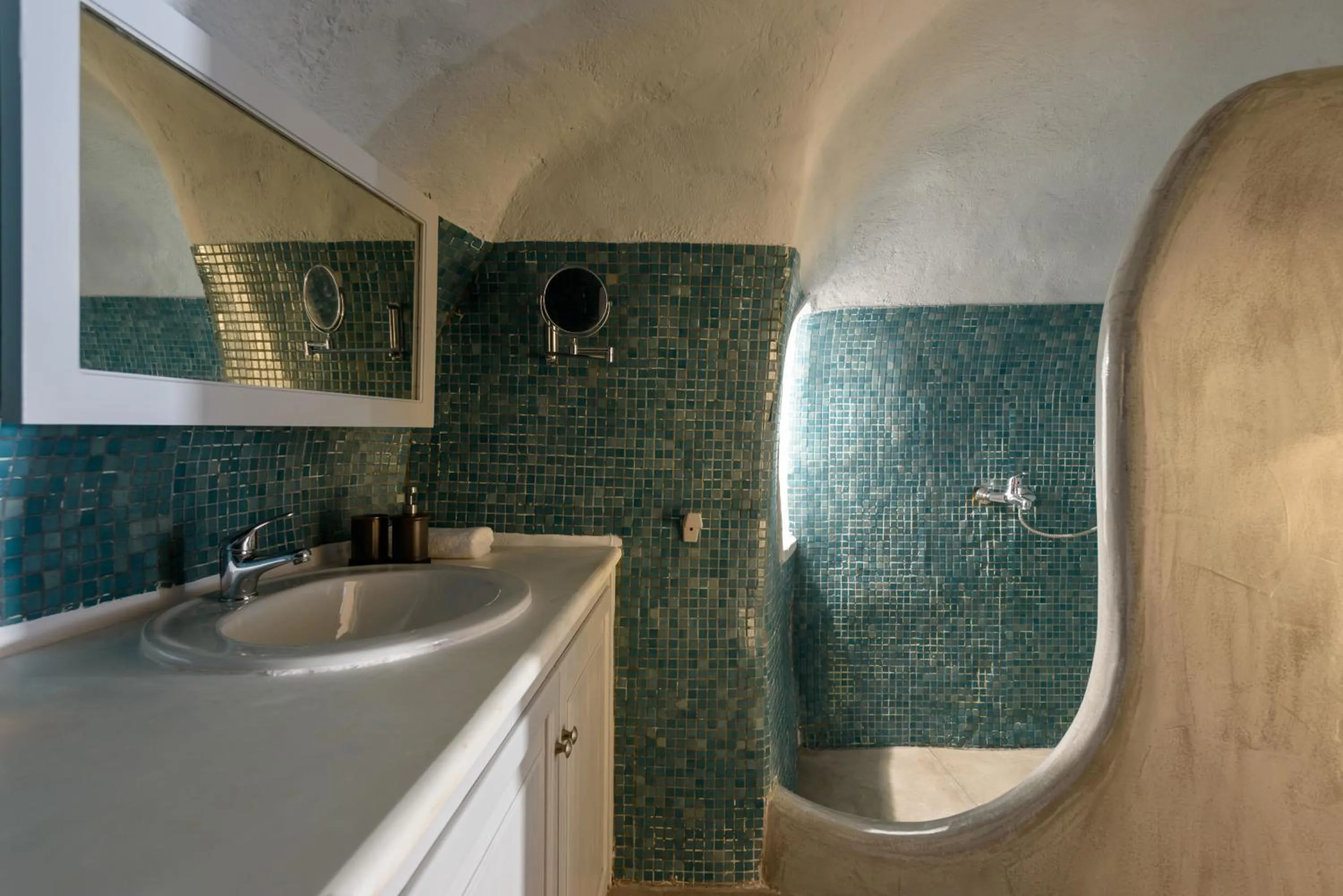 Bathroom in Ianthe Apartments & Villa