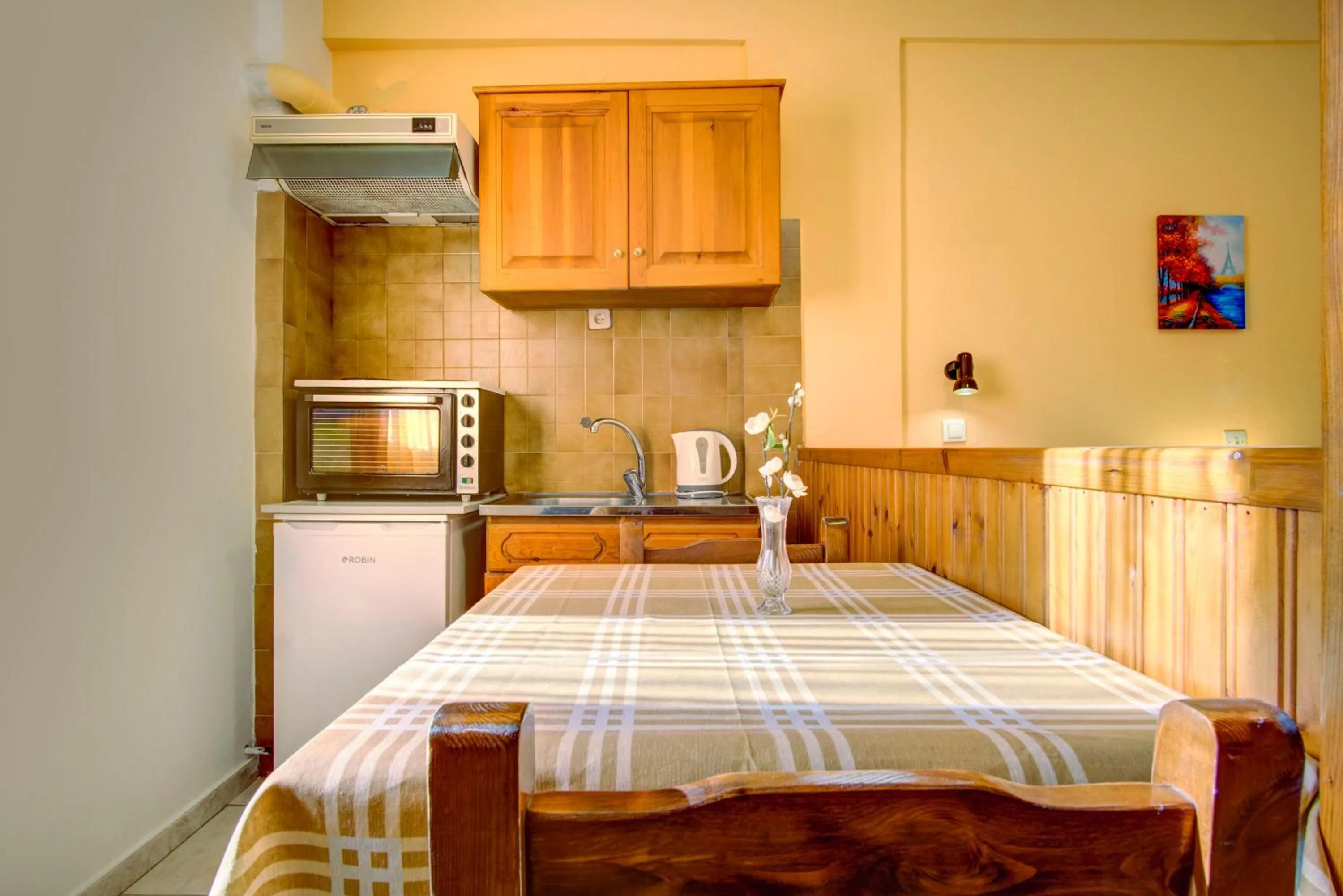 Kitchen or kitchenette, Bed in Blue Dream Apartments