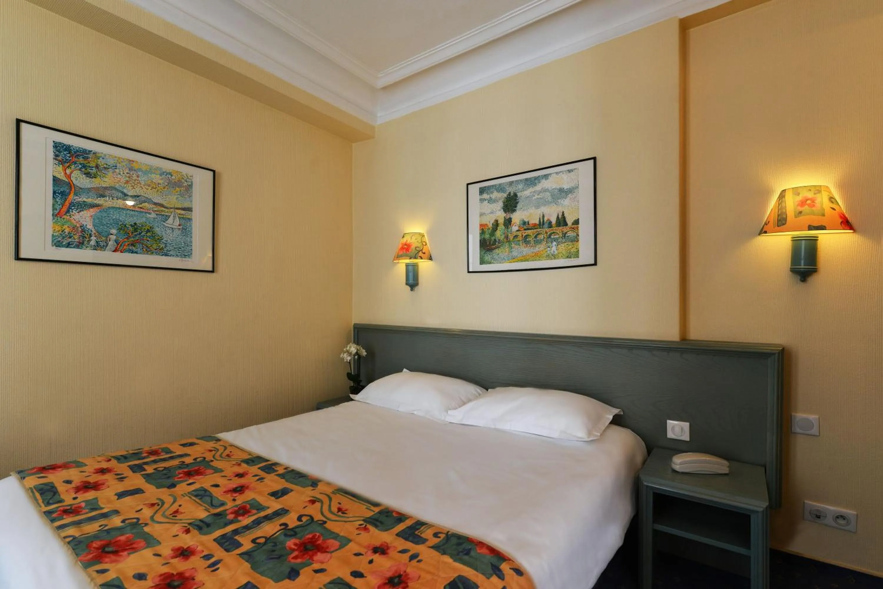 Photo of the whole room, Bed in Résidence du Pré