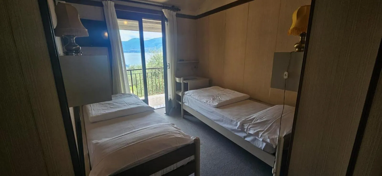 Bedroom, Bed in Hotel Garden