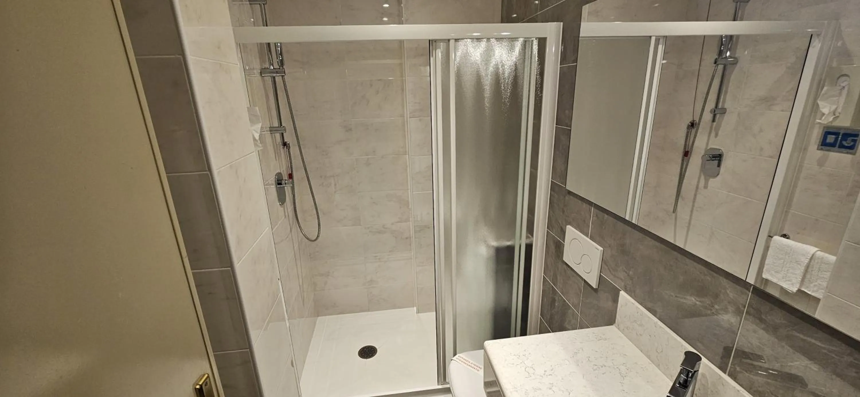 Bathroom in Hotel Garden