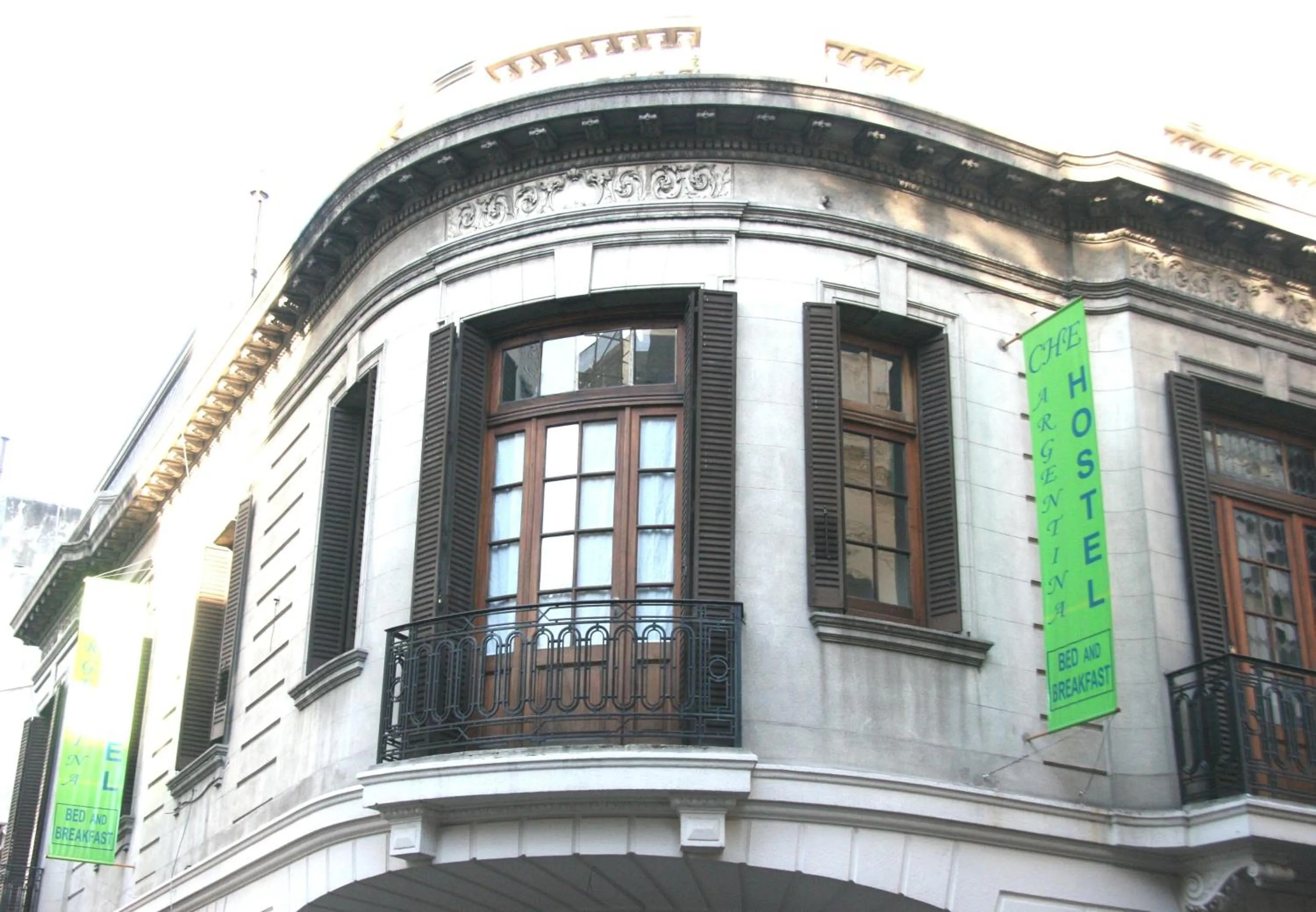 Facade/entrance in Che Argentina Hostel Suites