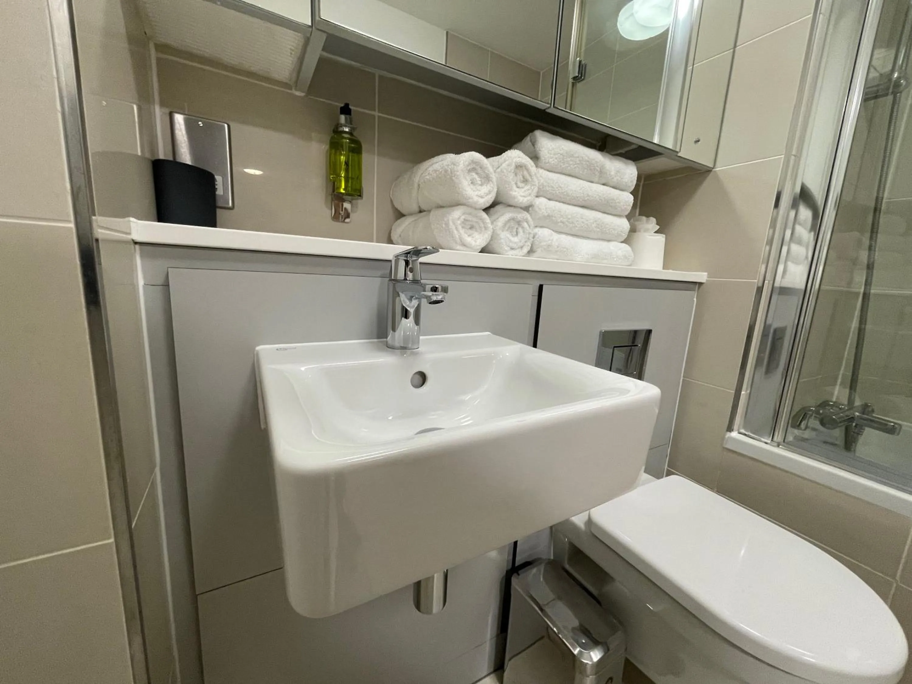Bathroom in Quay Apartments Manchester