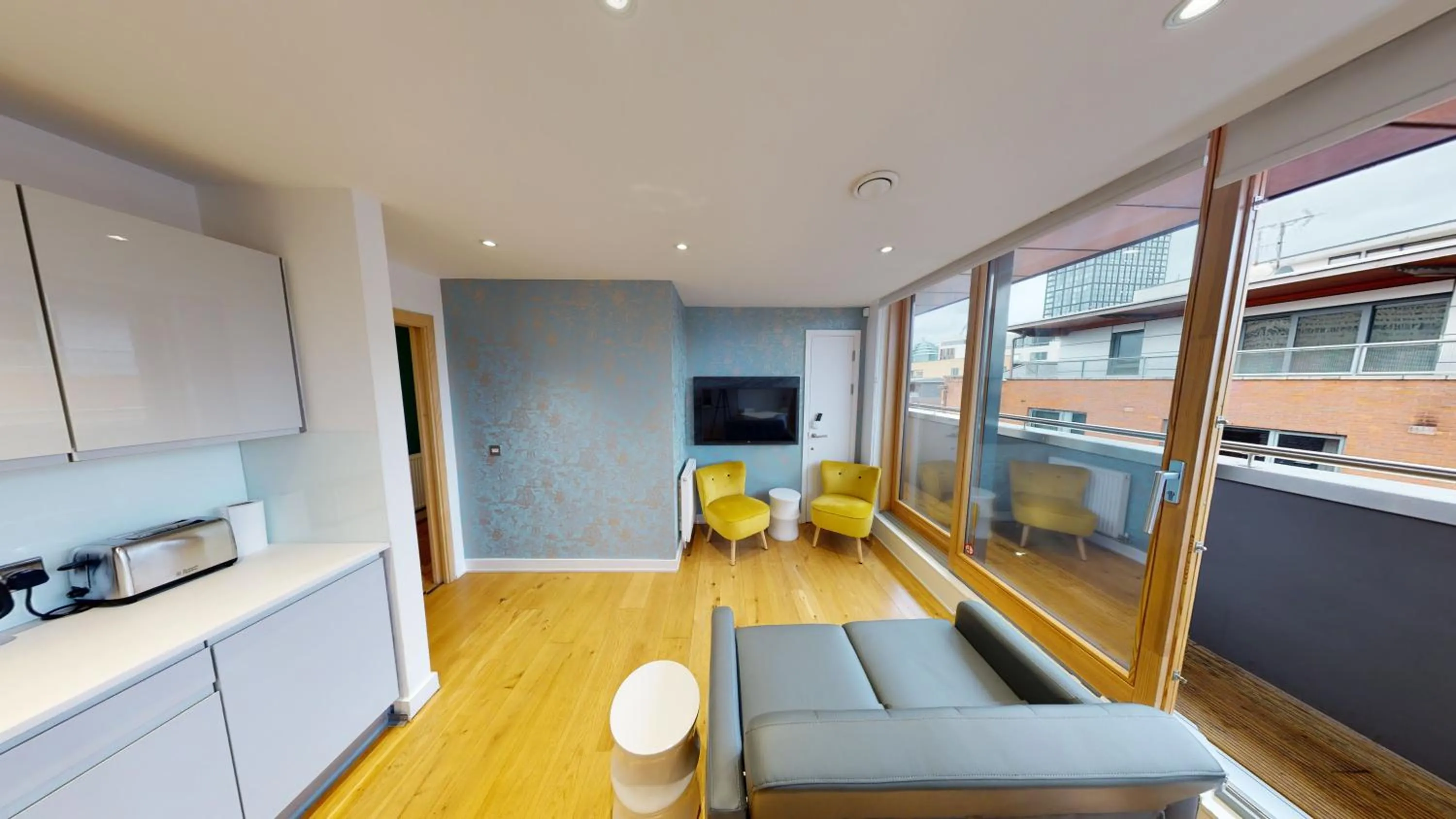 TV and multimedia in Quay Apartments Manchester