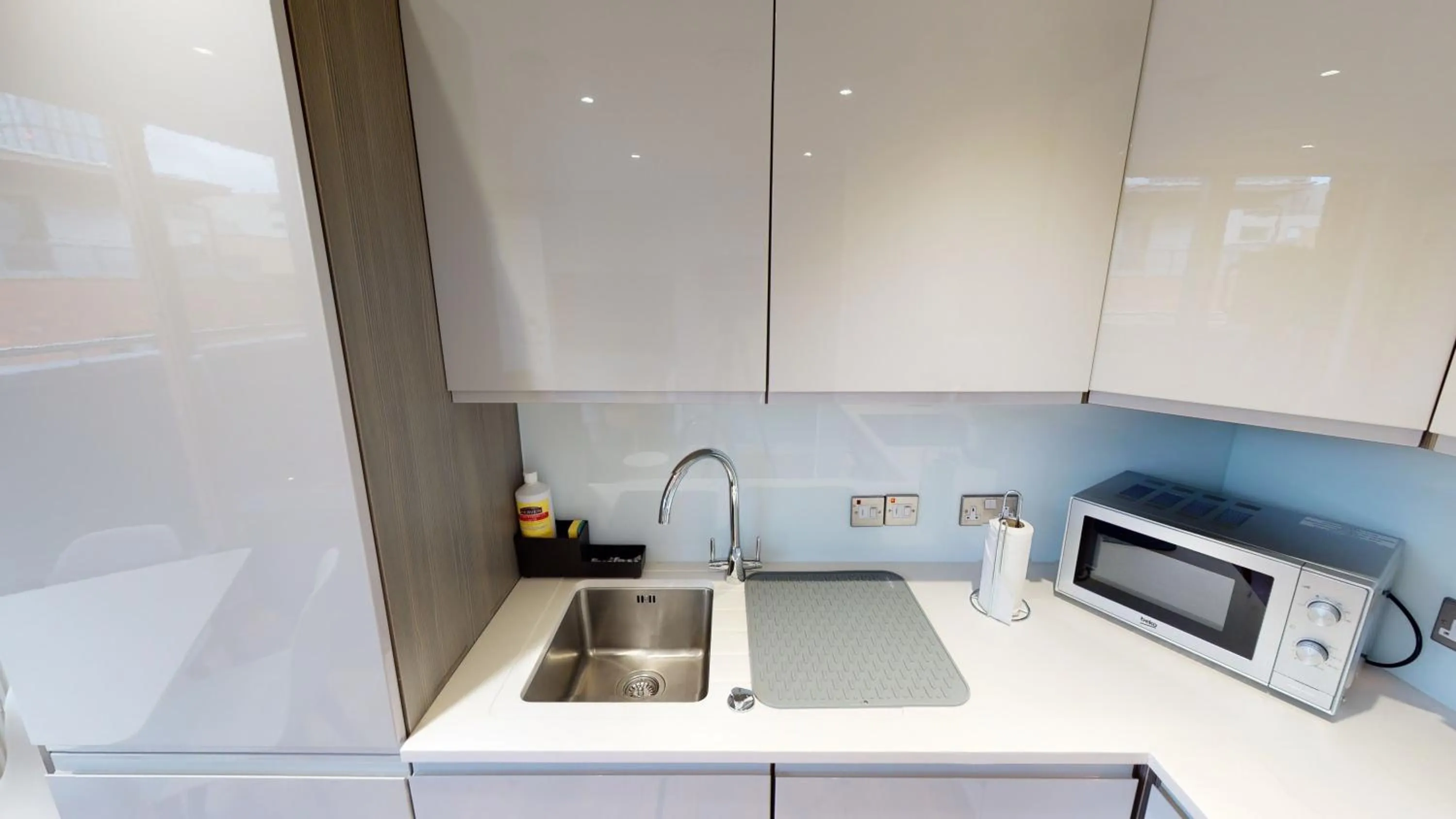Kitchen or kitchenette in Quay Apartments Manchester