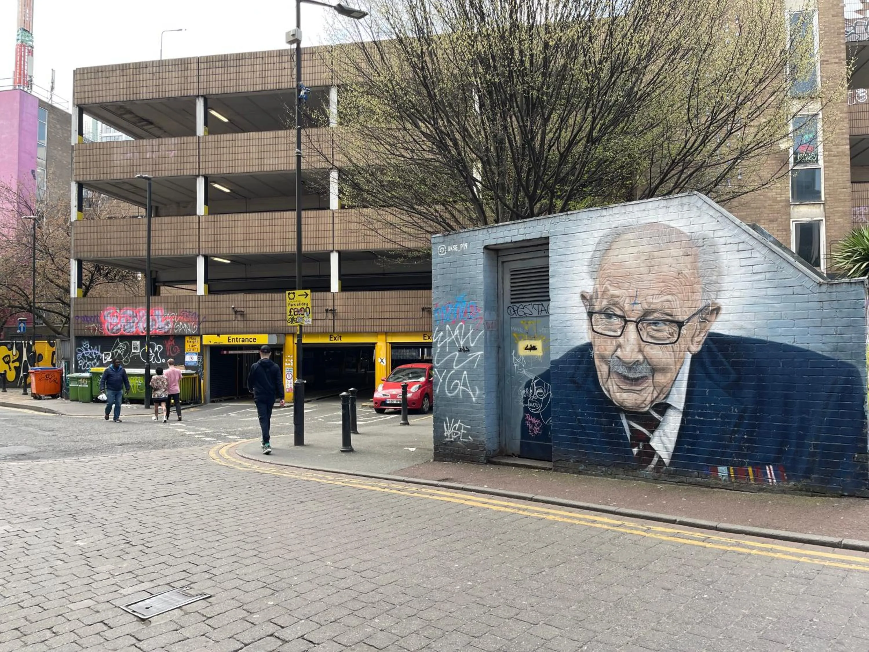 Facade/entrance in Quay Apartments Manchester