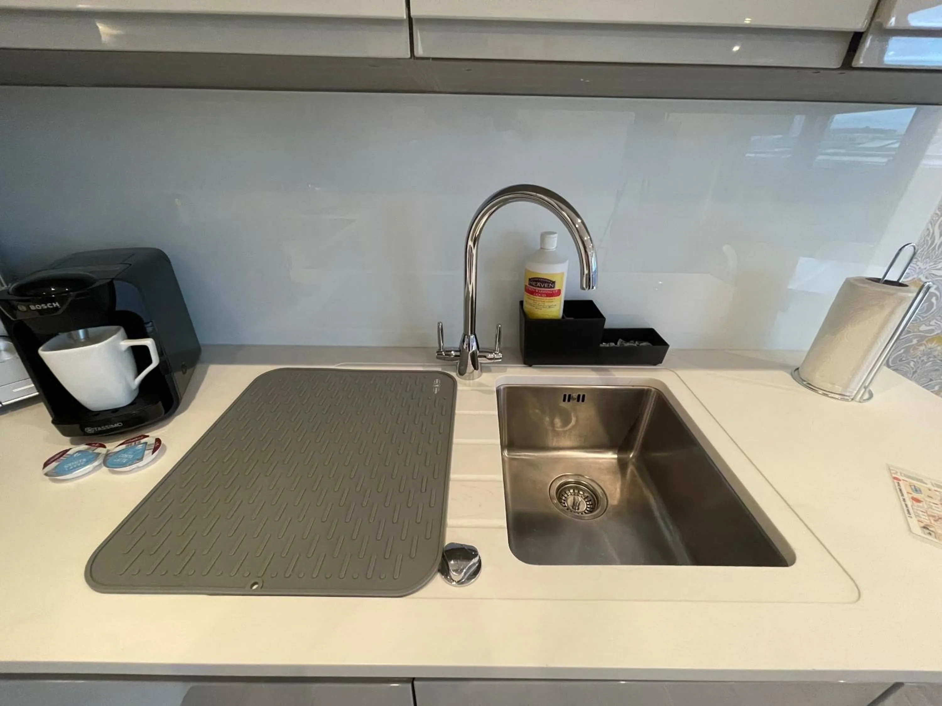 Kitchen or kitchenette in Quay Apartments Manchester