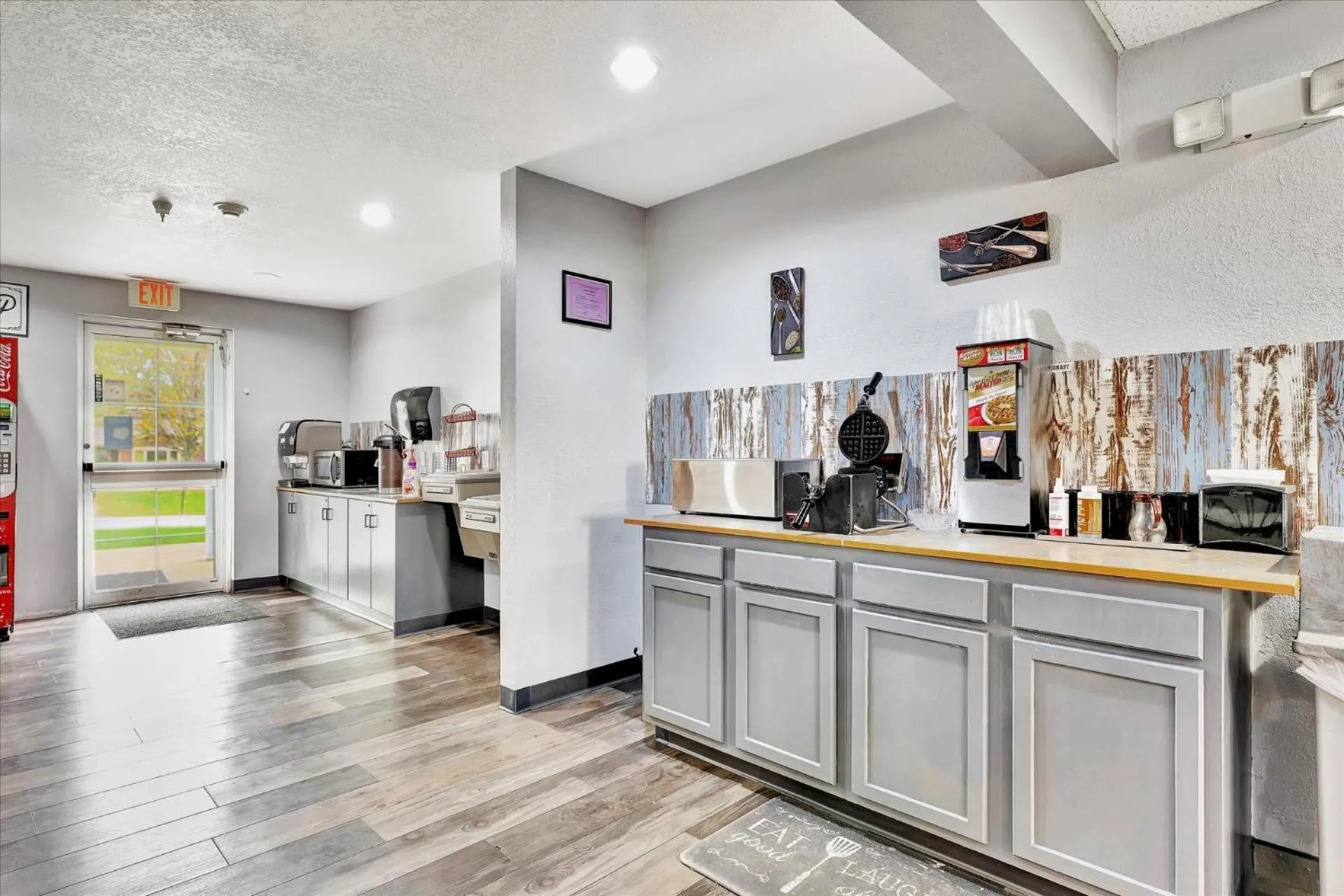 Breakfast in Ramada Limited by Wyndham, Bloomington I-55 & I-74 IL