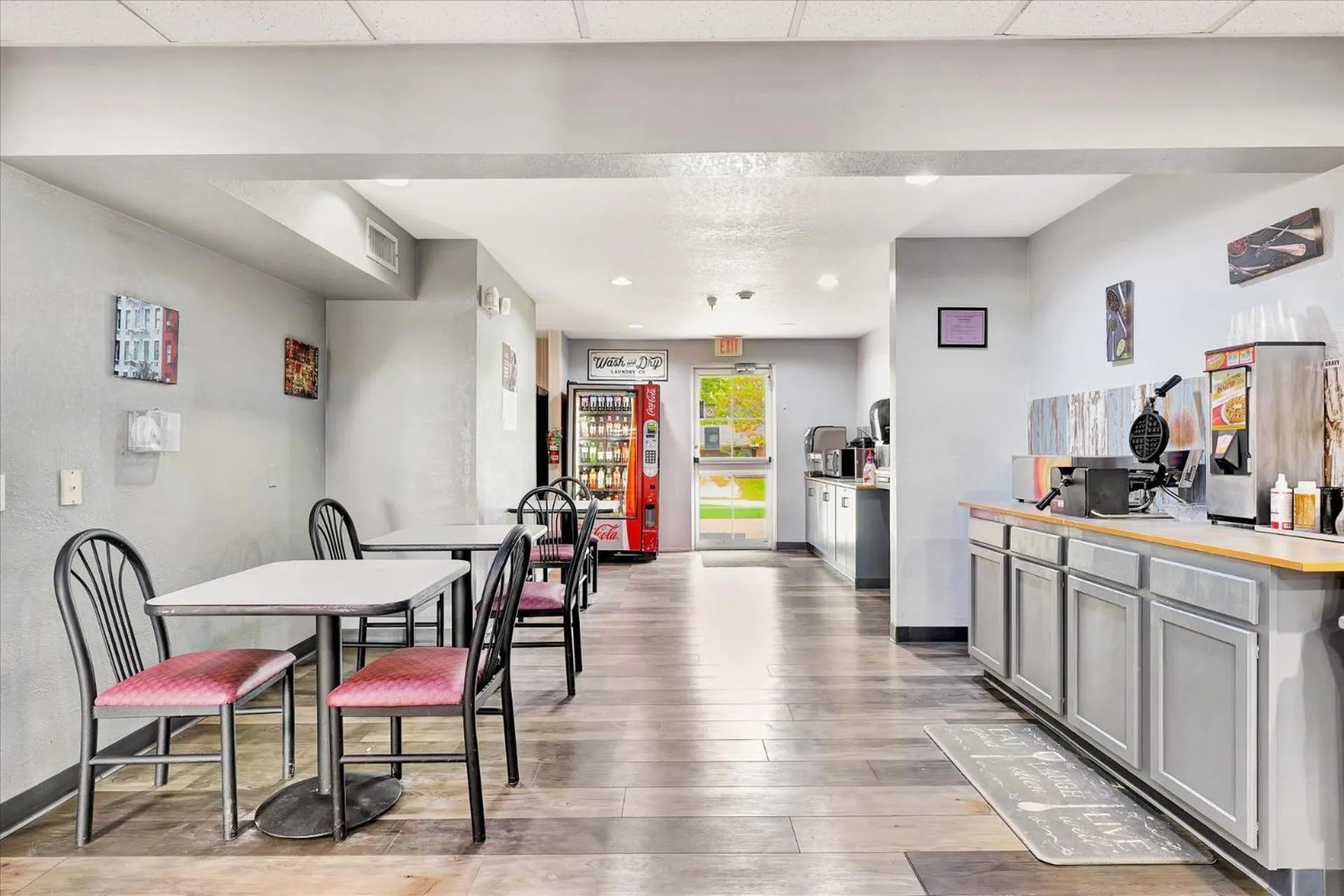 Breakfast in Ramada Limited by Wyndham, Bloomington I-55 & I-74 IL