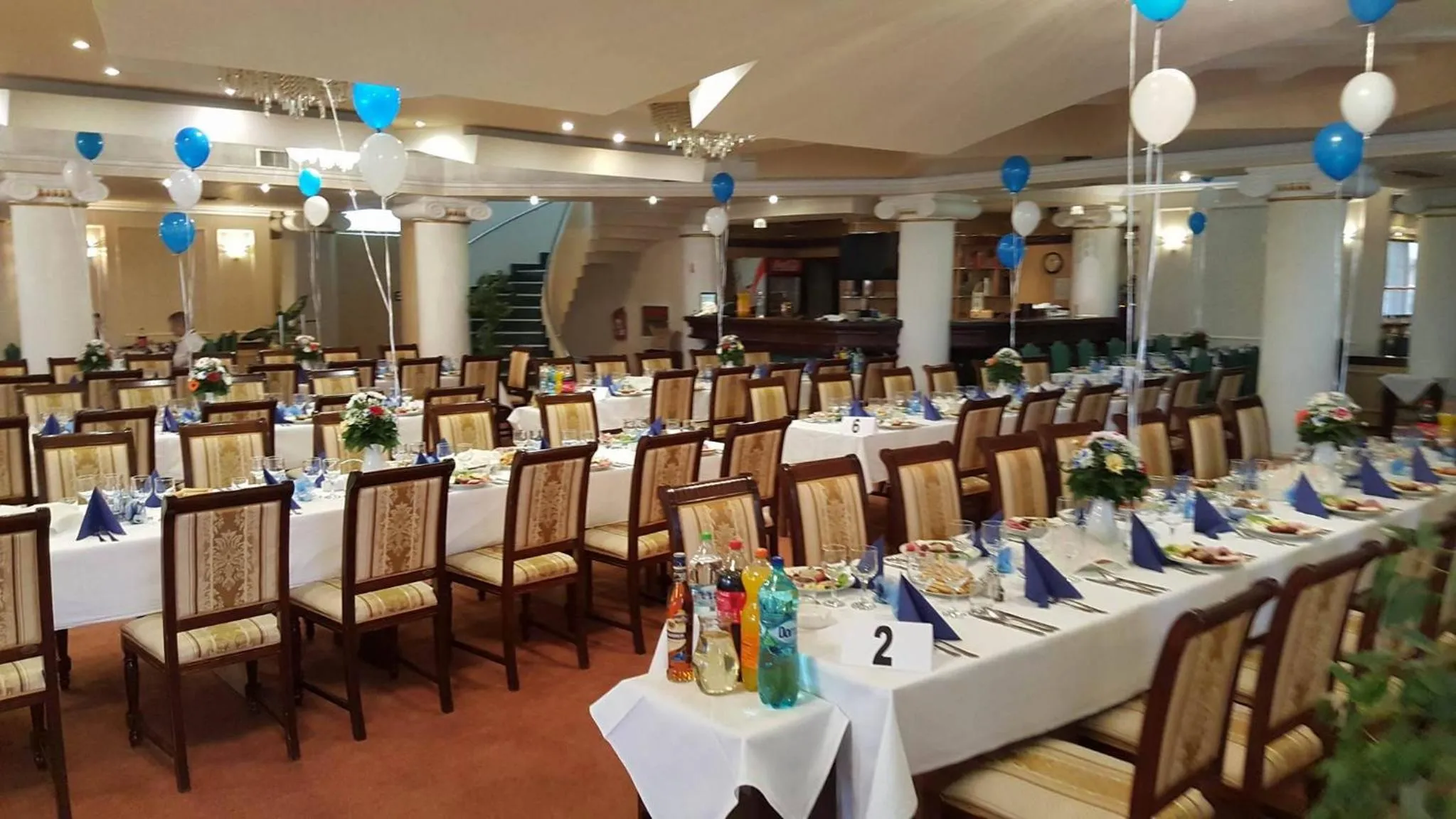 Restaurant/places to eat in Hotel President