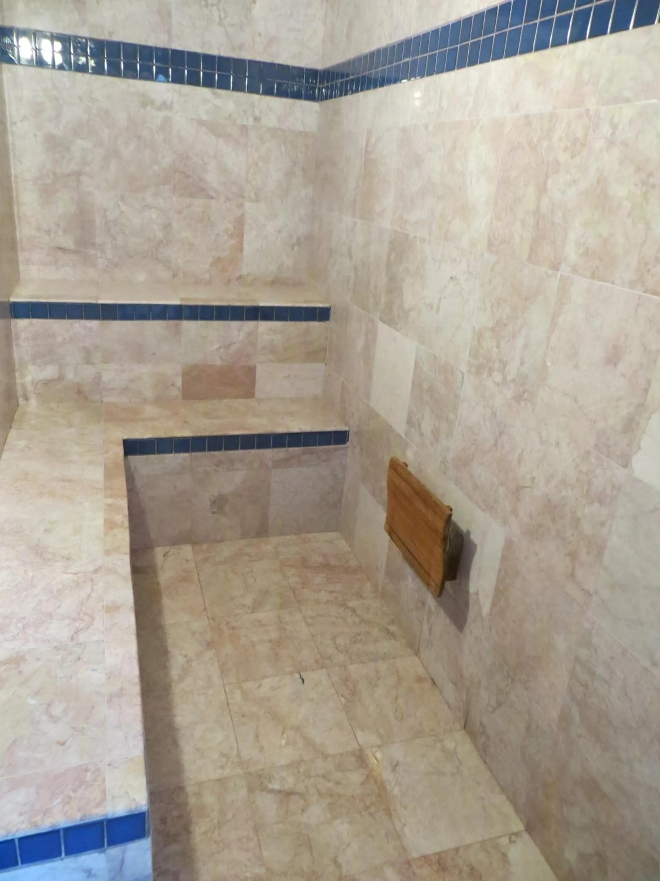 Steam room in Coast Inn and Spa