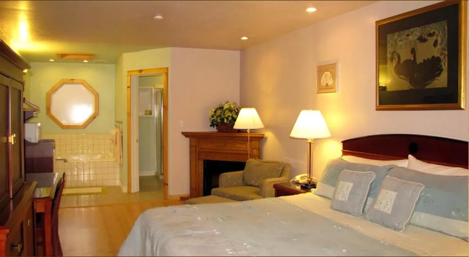 Photo of the whole room, Bed in Coast Inn and Spa