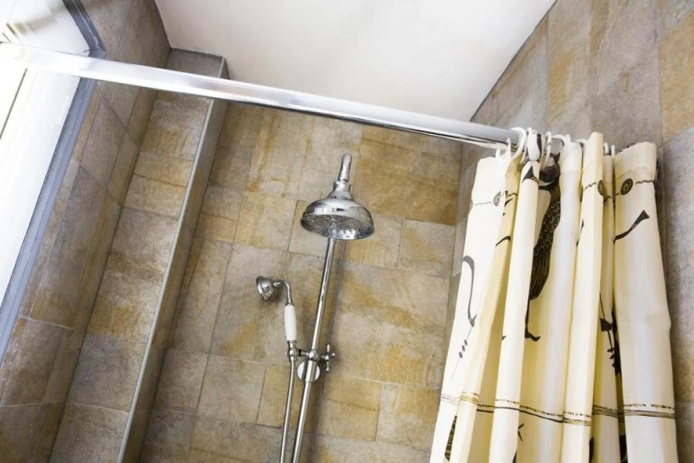 Shower in Bastille Hostel