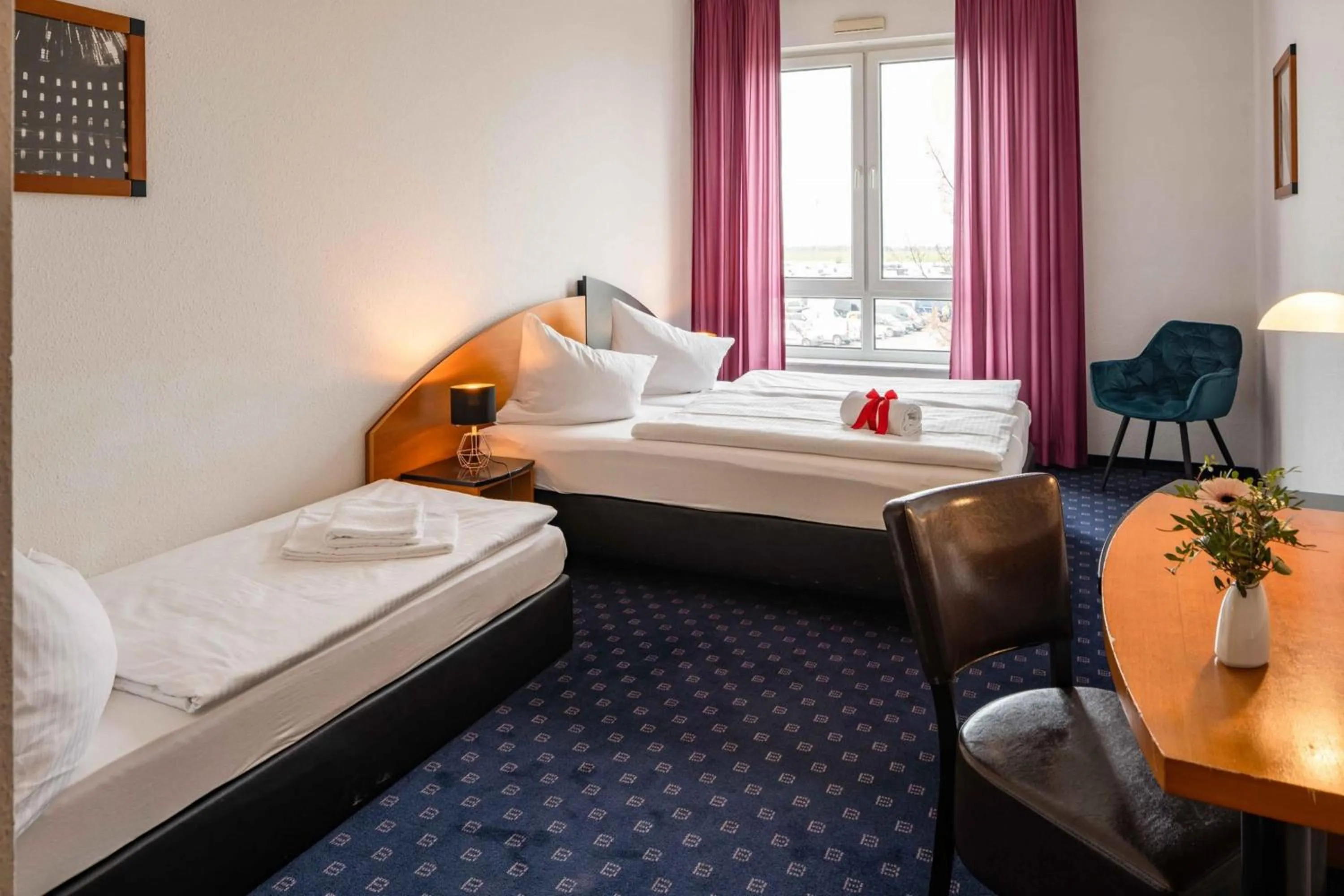 Photo of the whole room, Bed in Hotel Belmondo Leipzig Airport