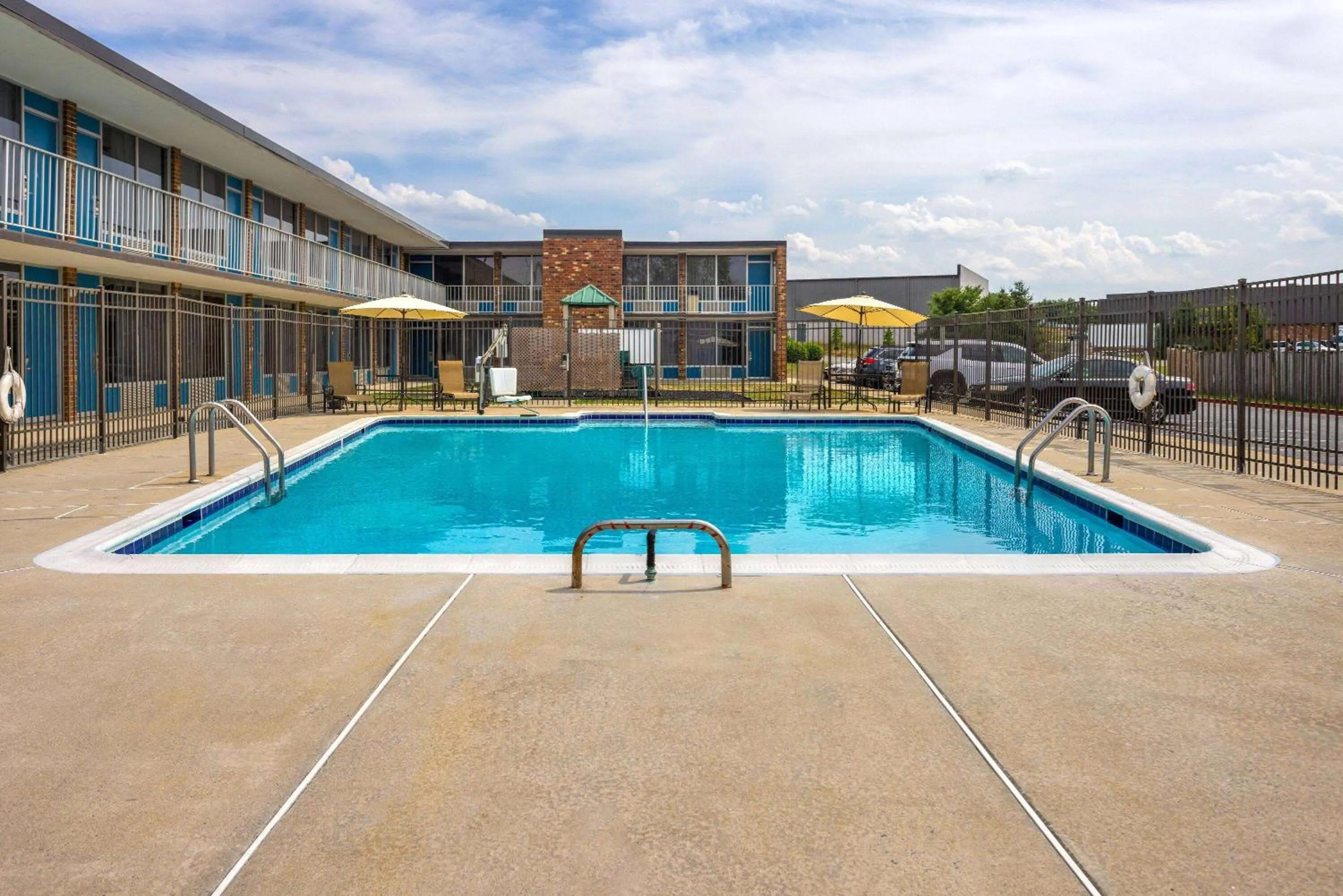 Swimming pool in Days Inn of Frederick by Wyndham