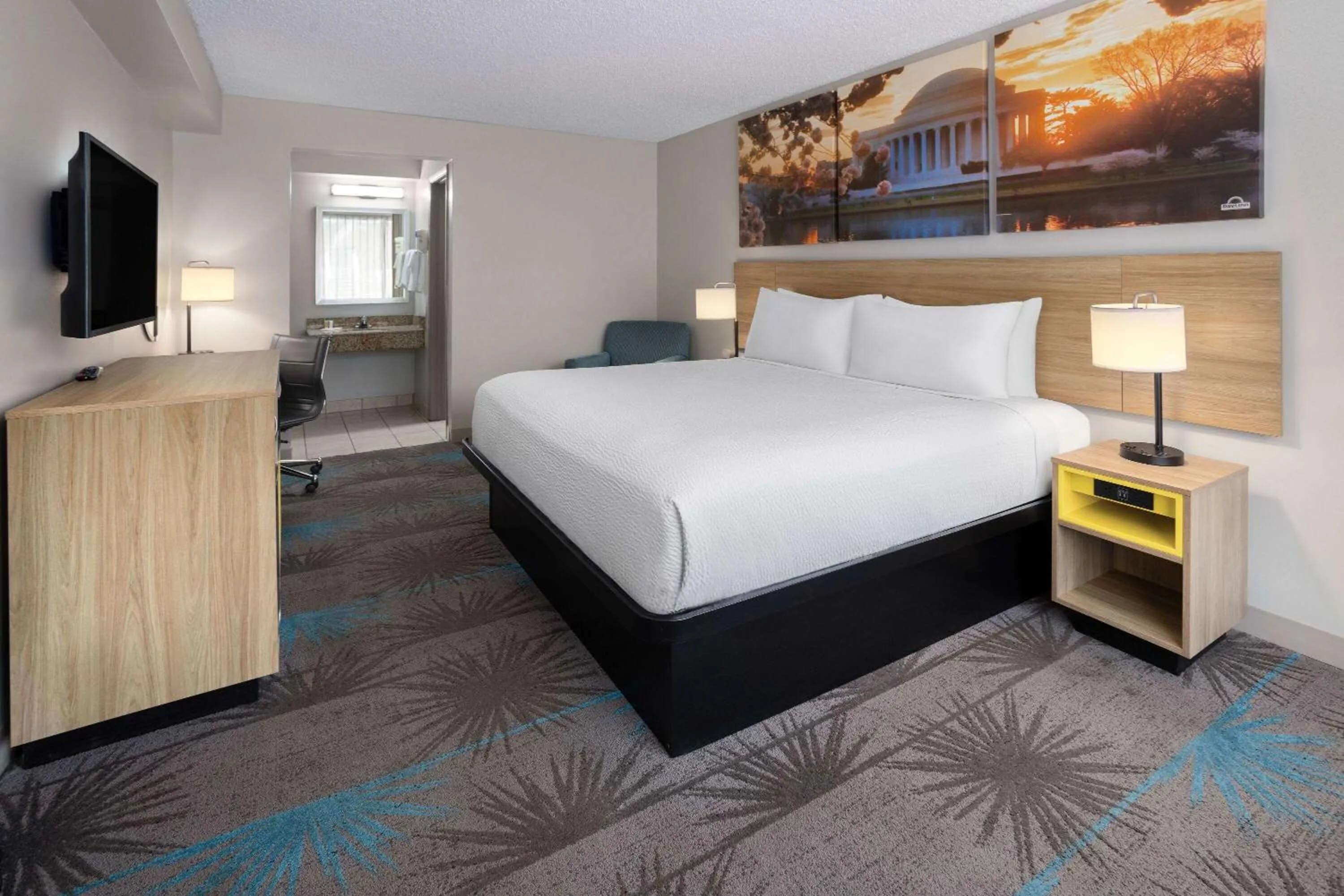 Photo of the whole room, Bed in Days Inn of Frederick by Wyndham