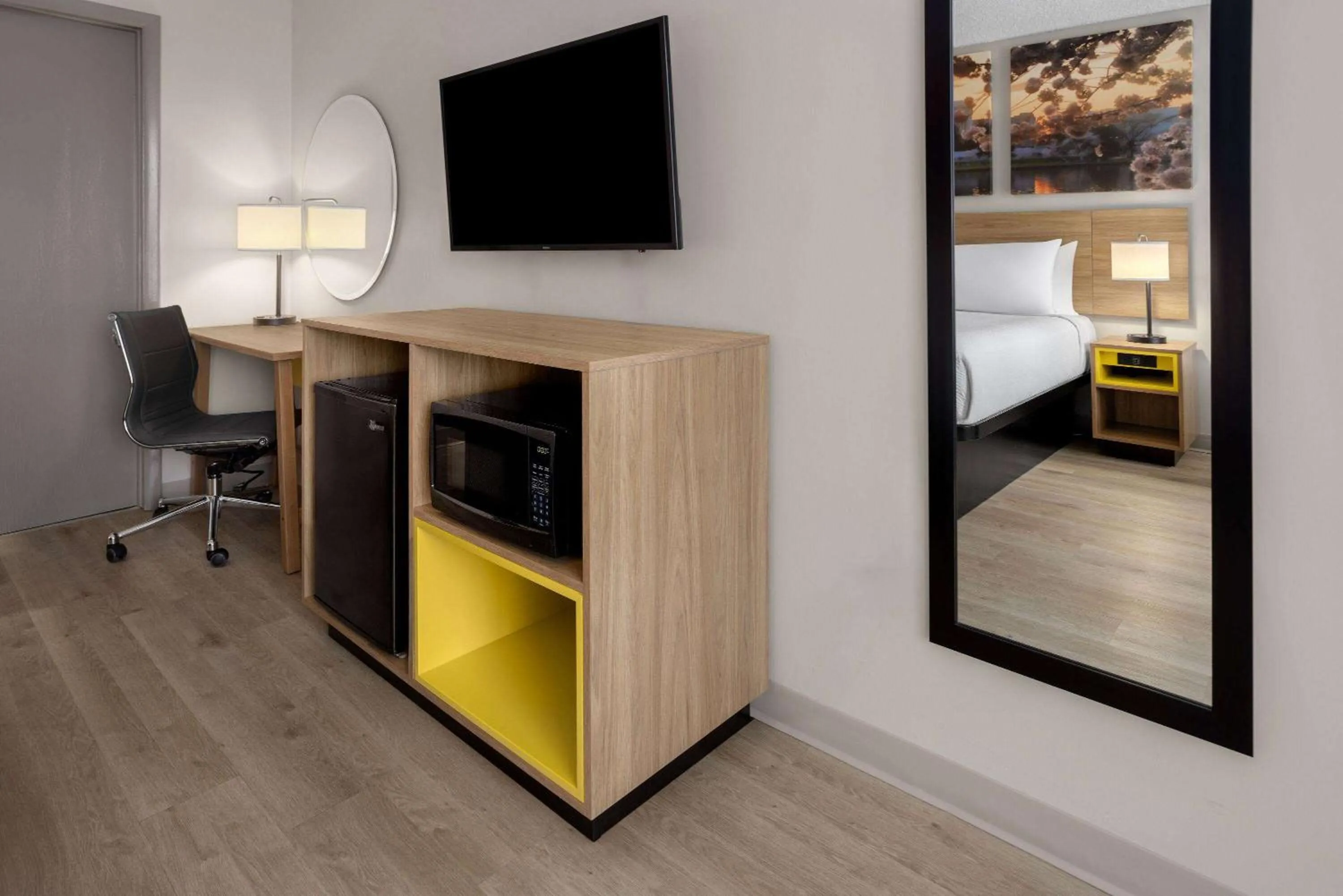 Photo of the whole room, Bed in Days Inn of Frederick by Wyndham