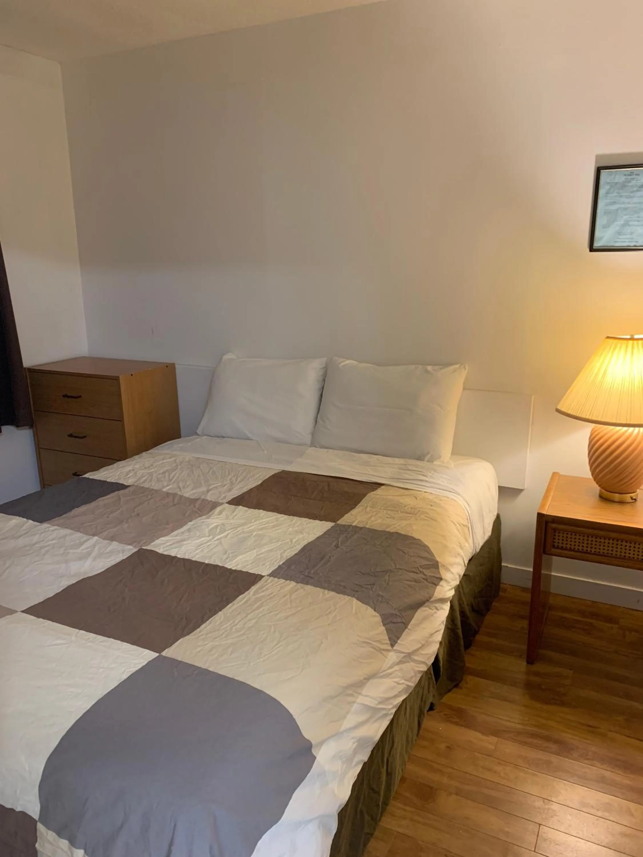 Bed in Swiss Sunset Inn