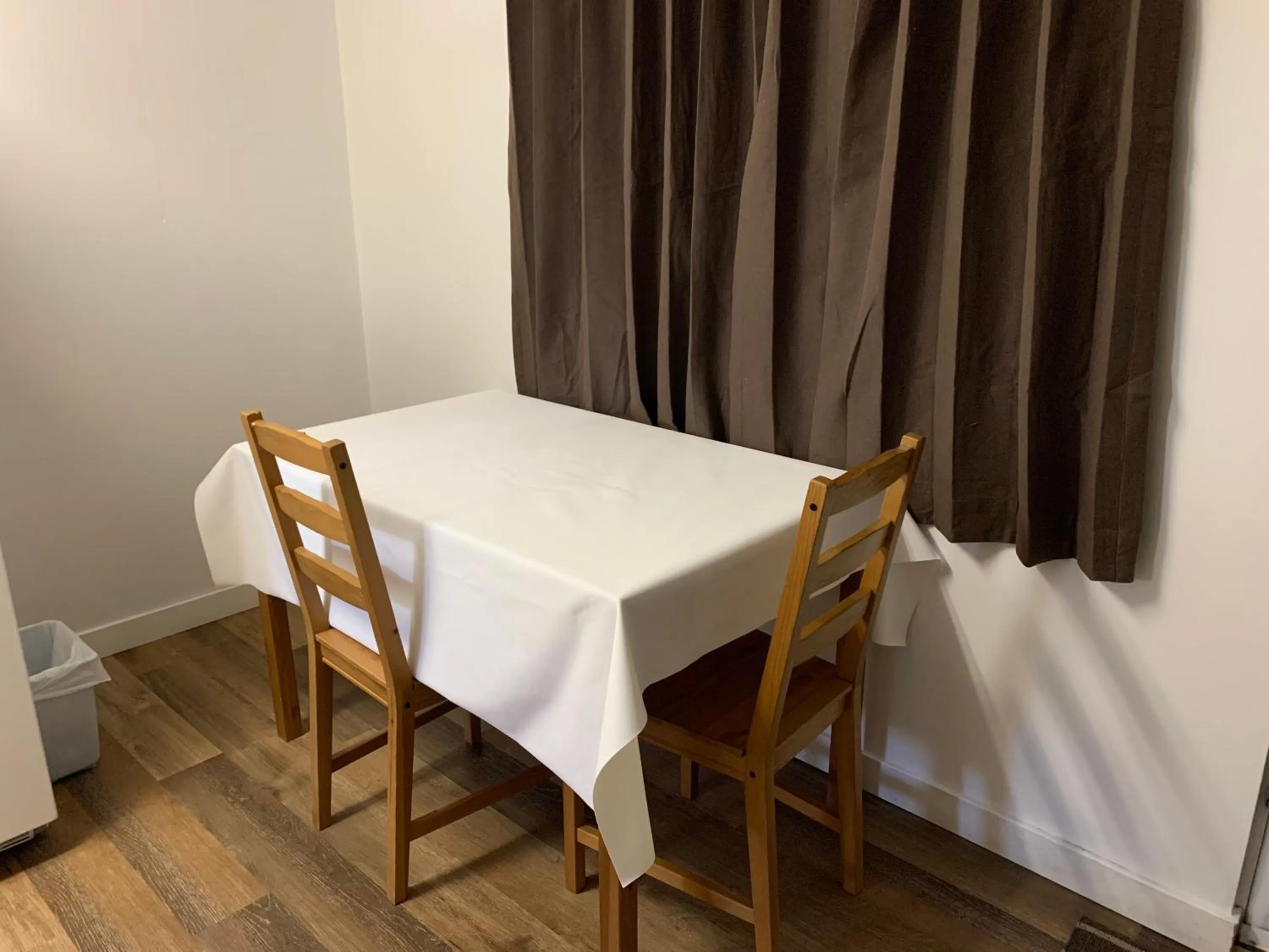 Dining area in Swiss Sunset Inn