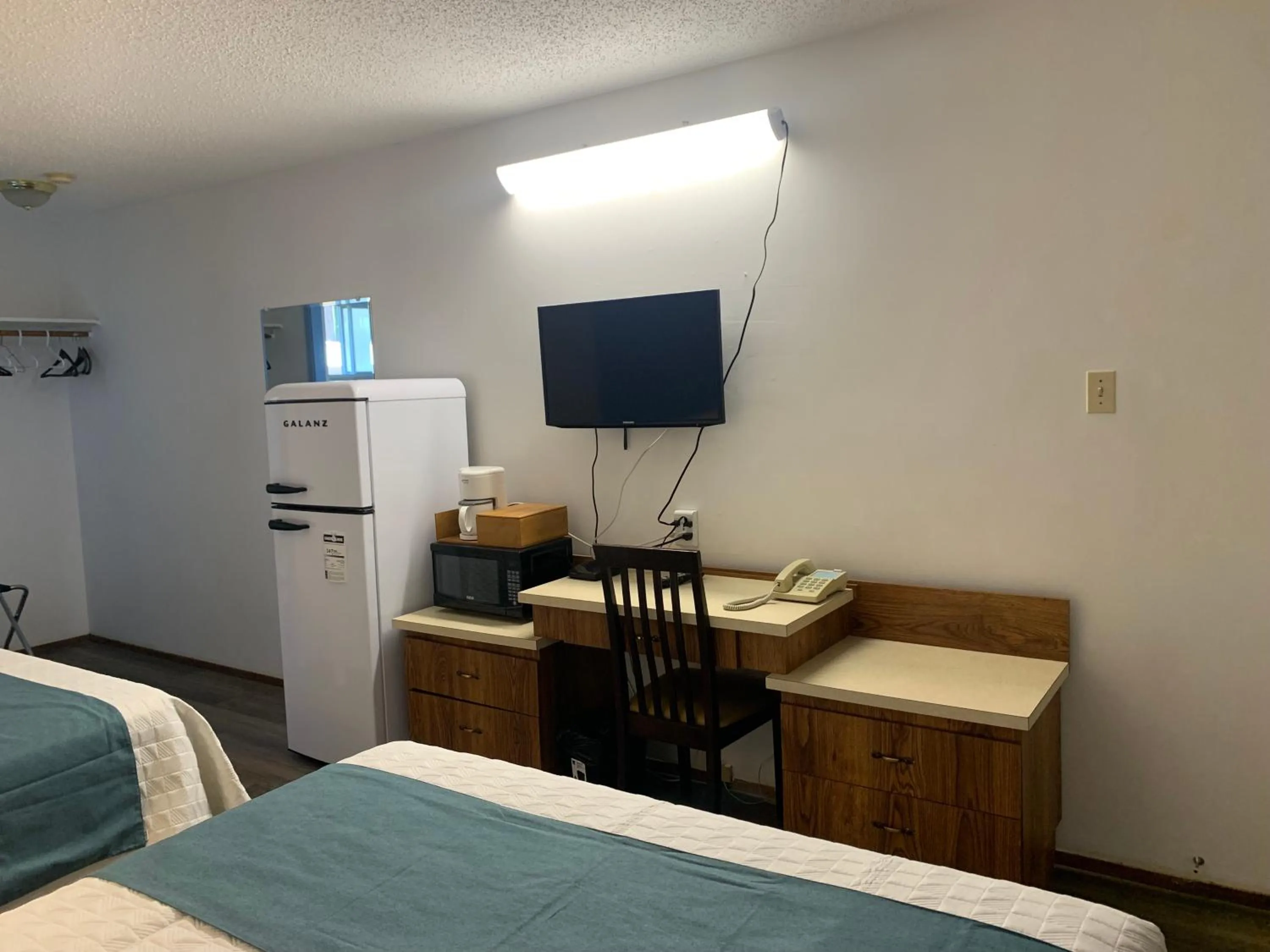 Bed in Swiss Sunset Inn