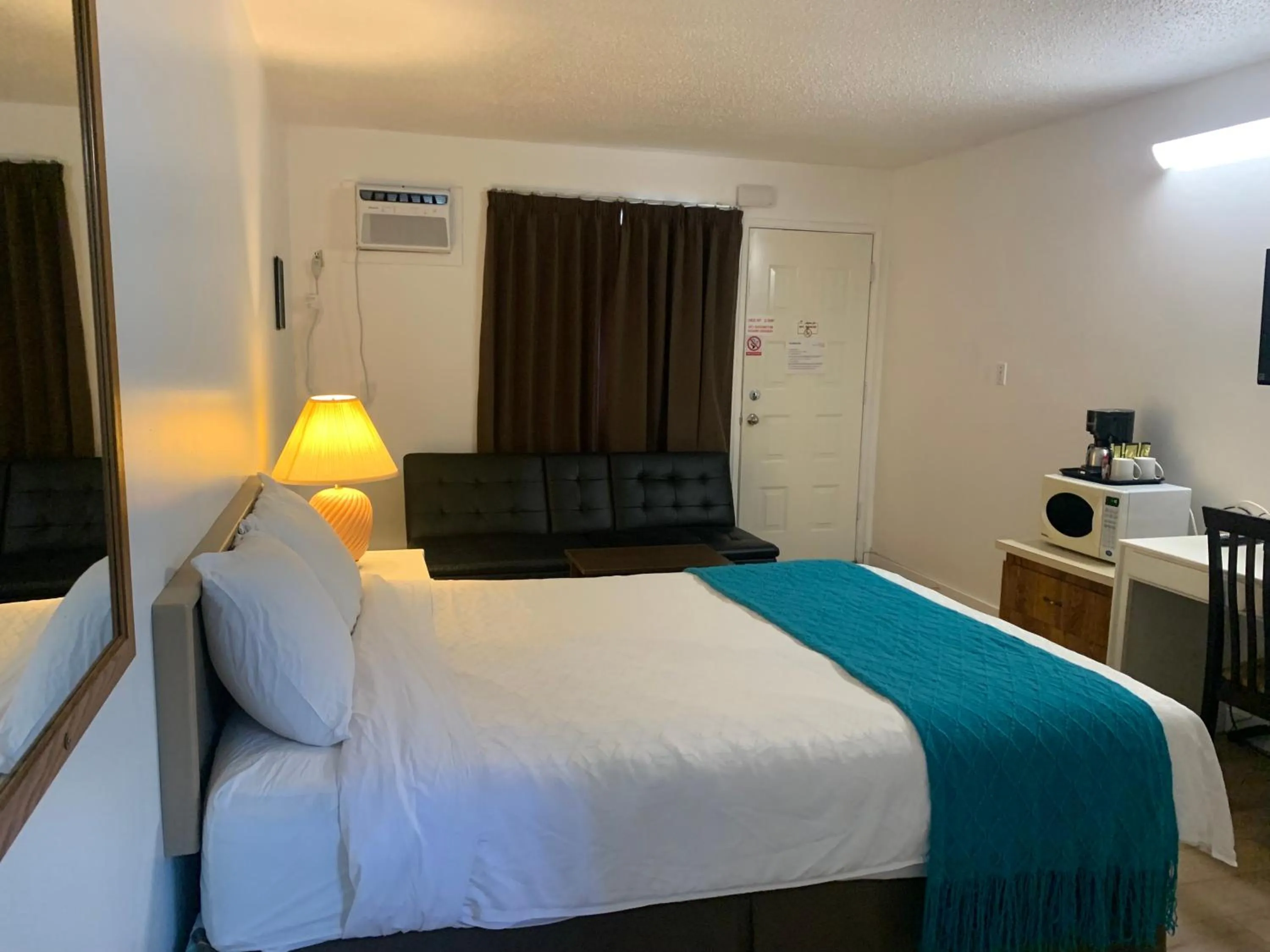 Bed in Swiss Sunset Inn