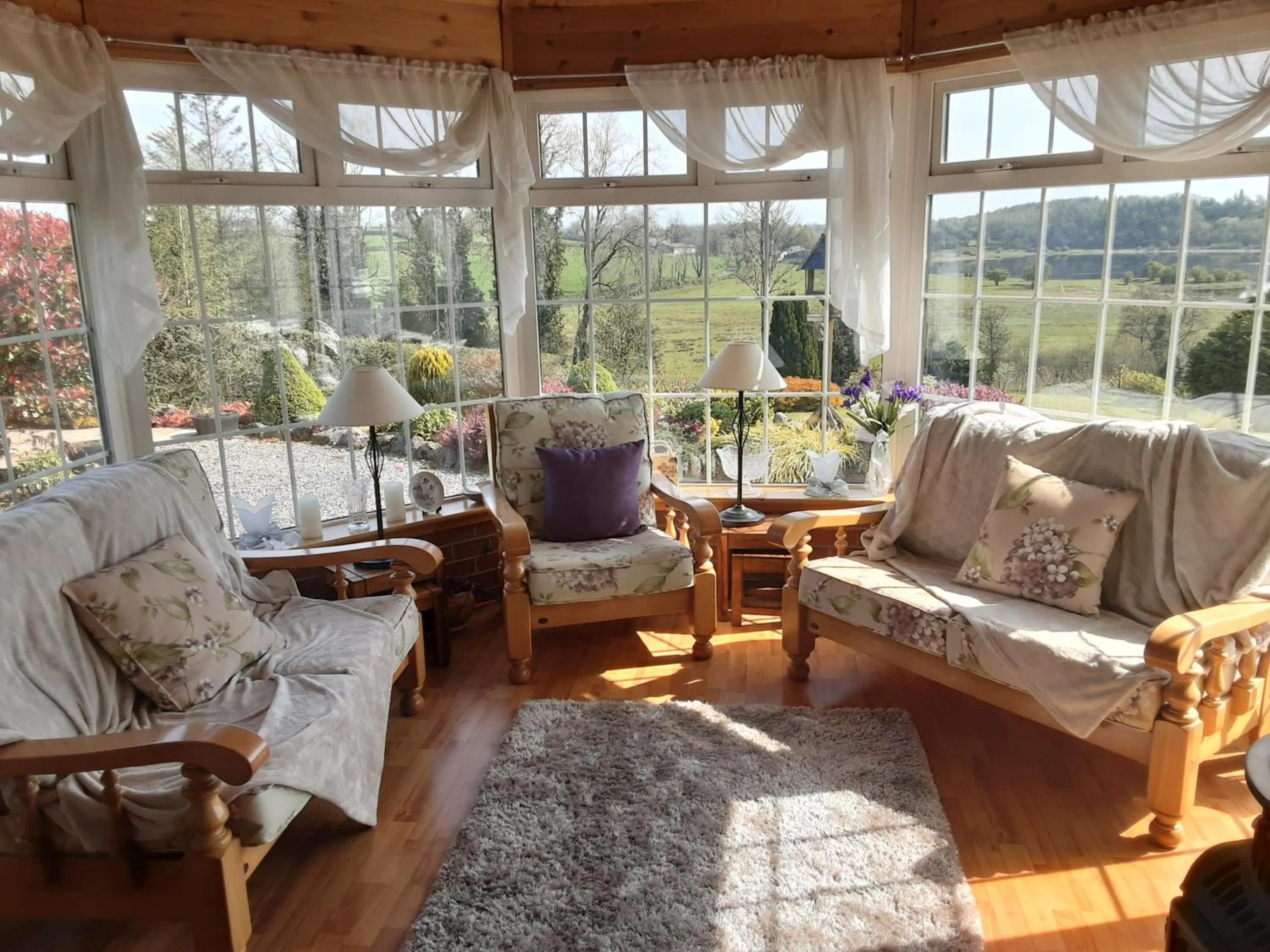 Day in Hawthorn Lodge