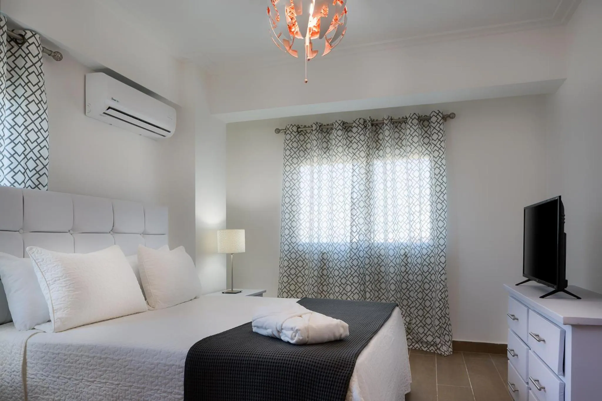 Bedroom, Bed in Central Park Tower