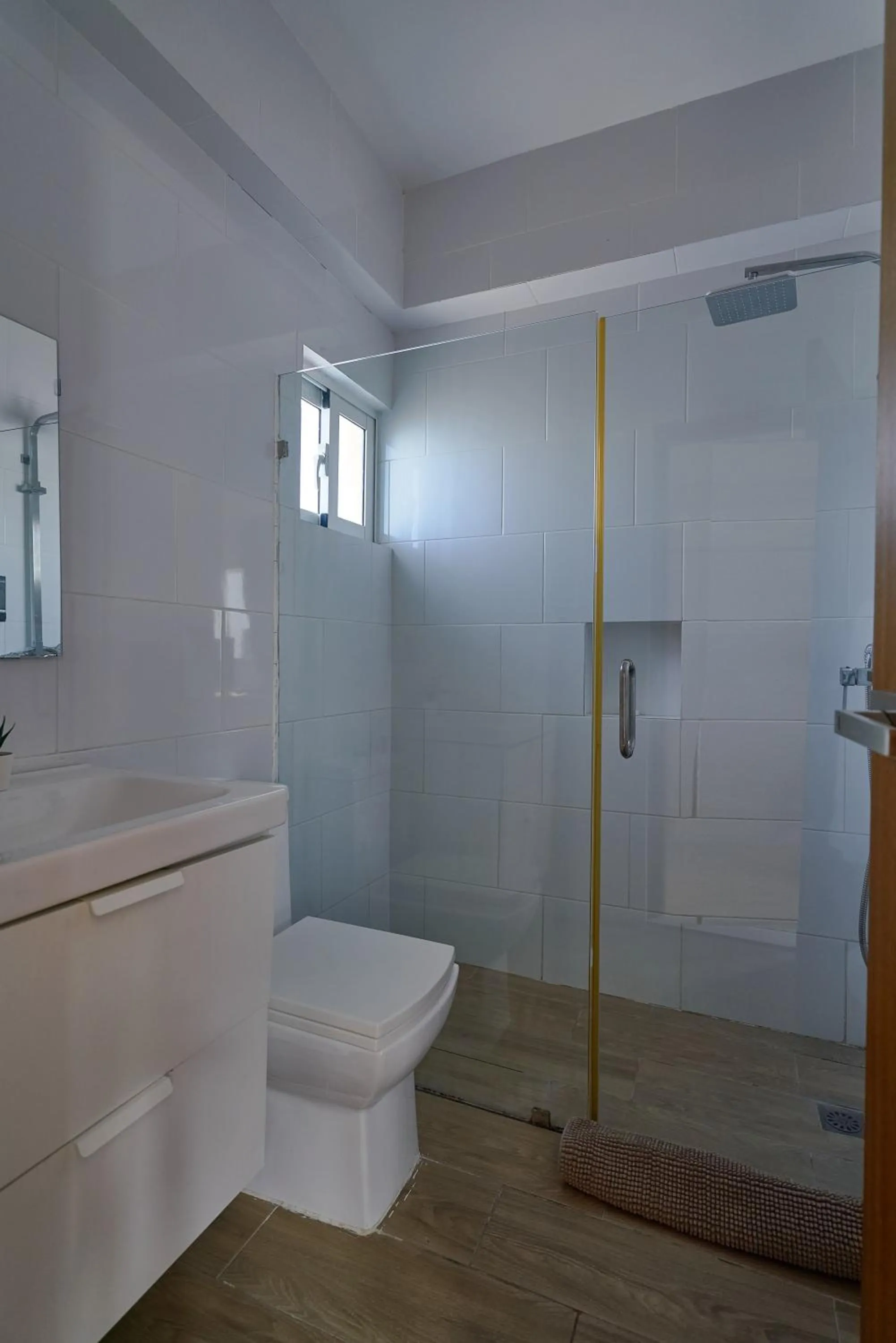 Shower in Central Park Tower