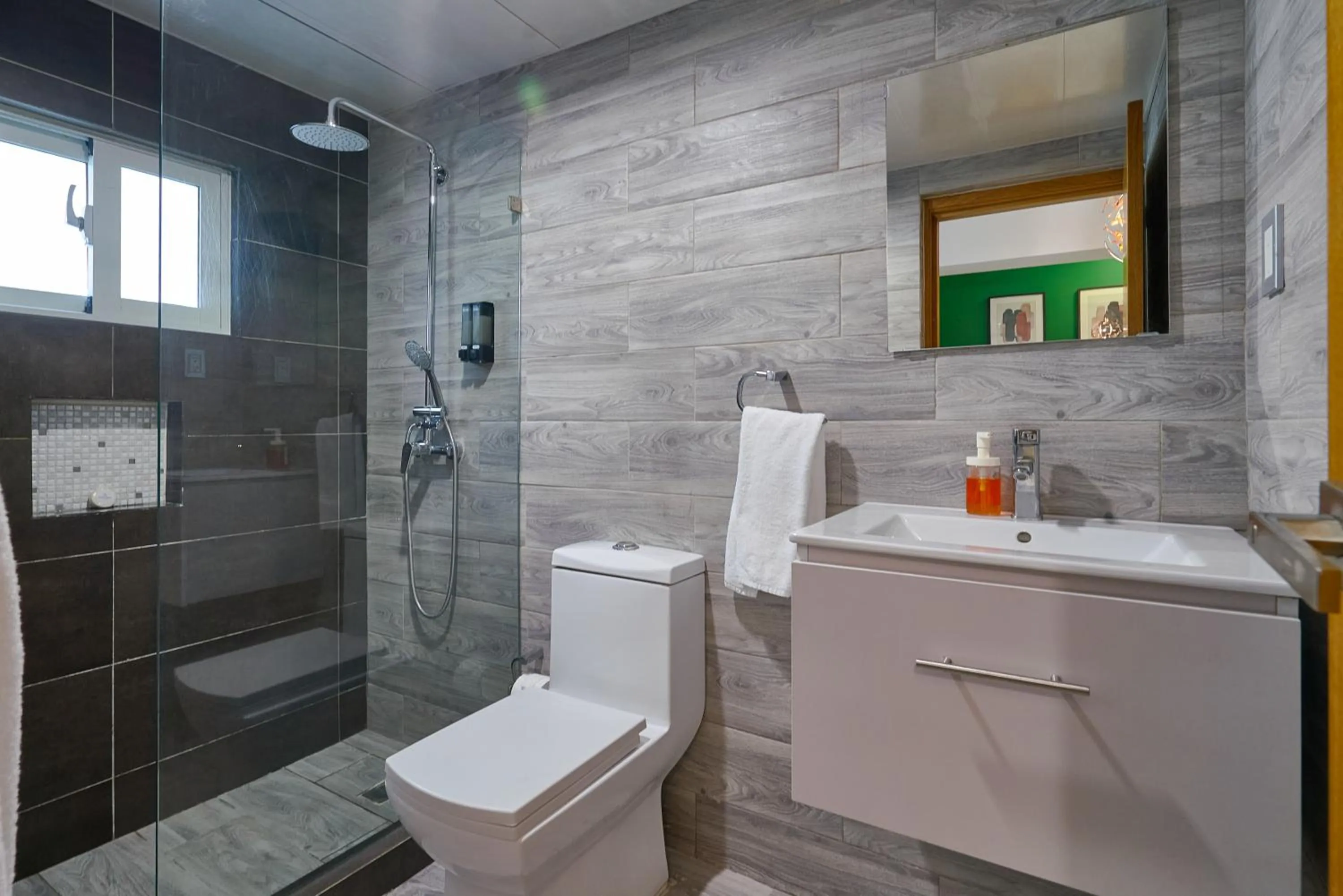 Shower in Central Park Tower