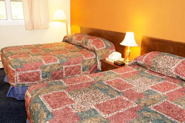 Bed in Sunset Motor Inn