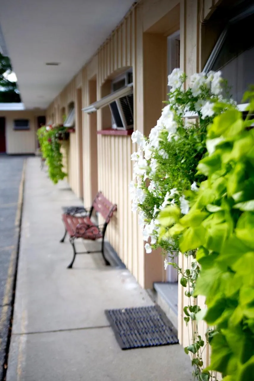 Facade/entrance in Sunset Motor Inn