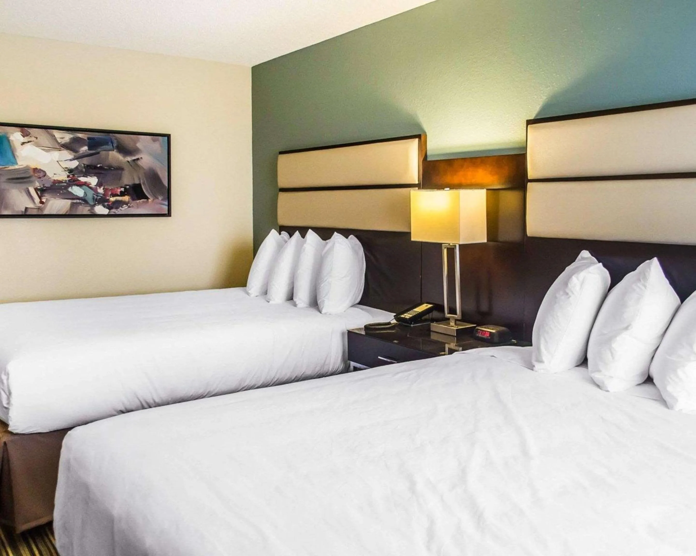 Bedroom, Bed in Quality Inn Streetsboro - Kent