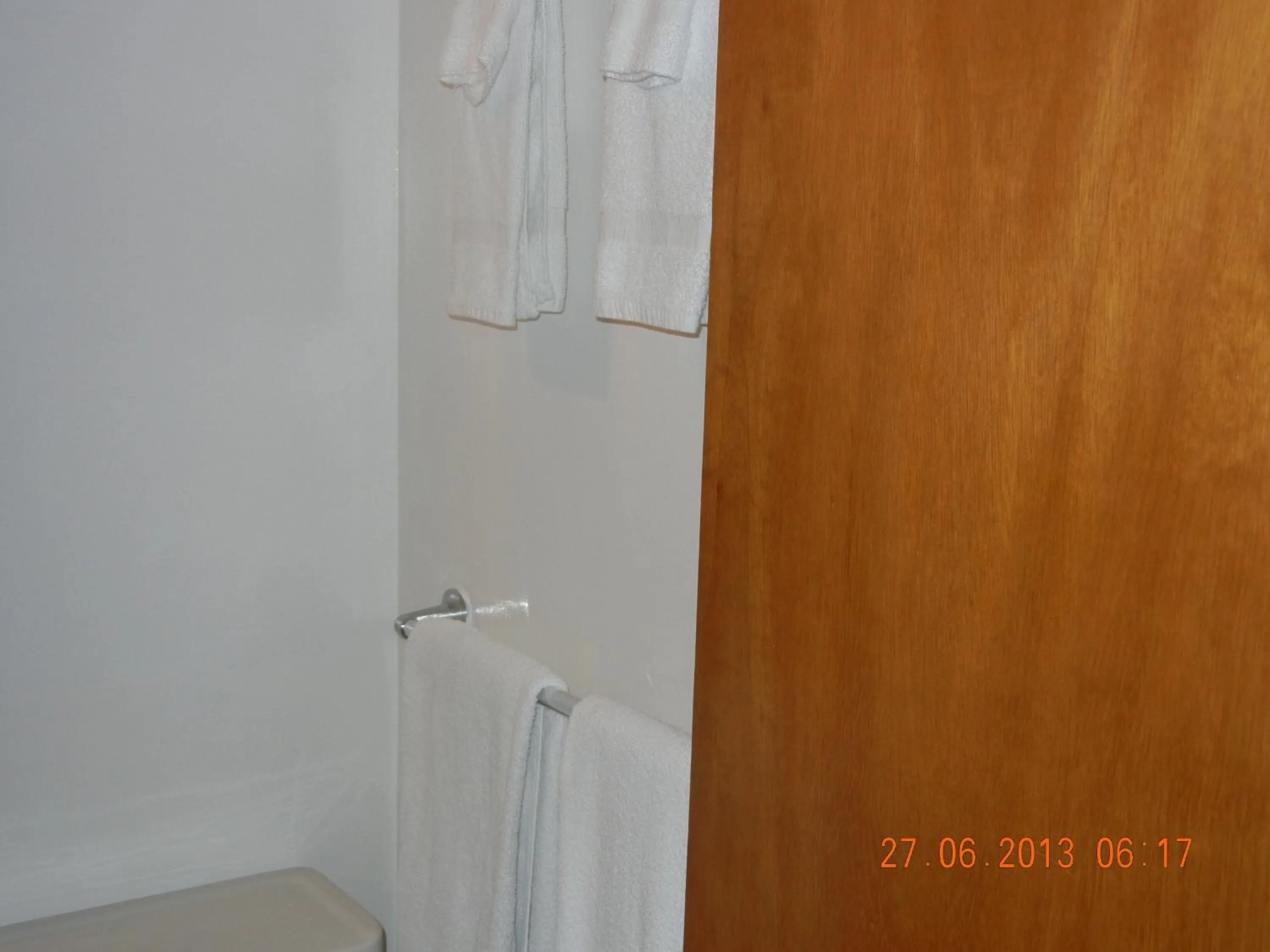 Bathroom in Holiday House Motel