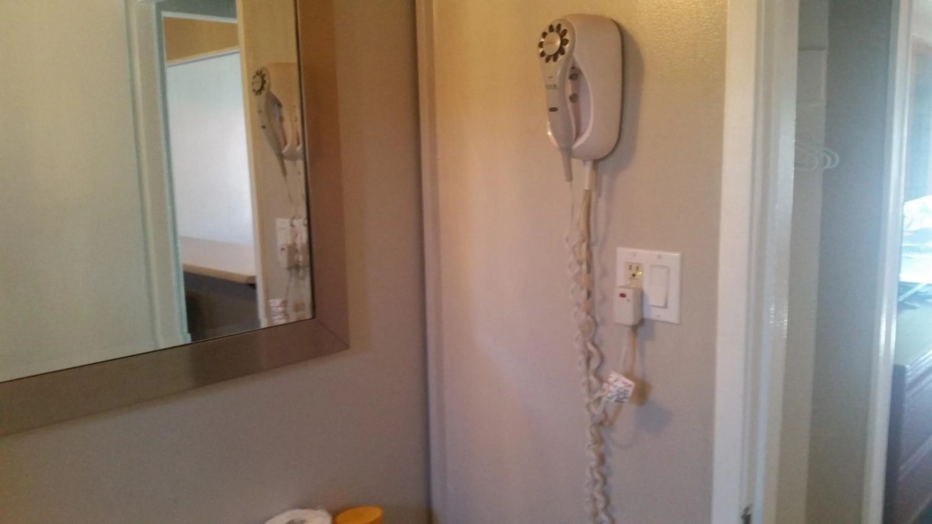 Bathroom in Holiday House Motel