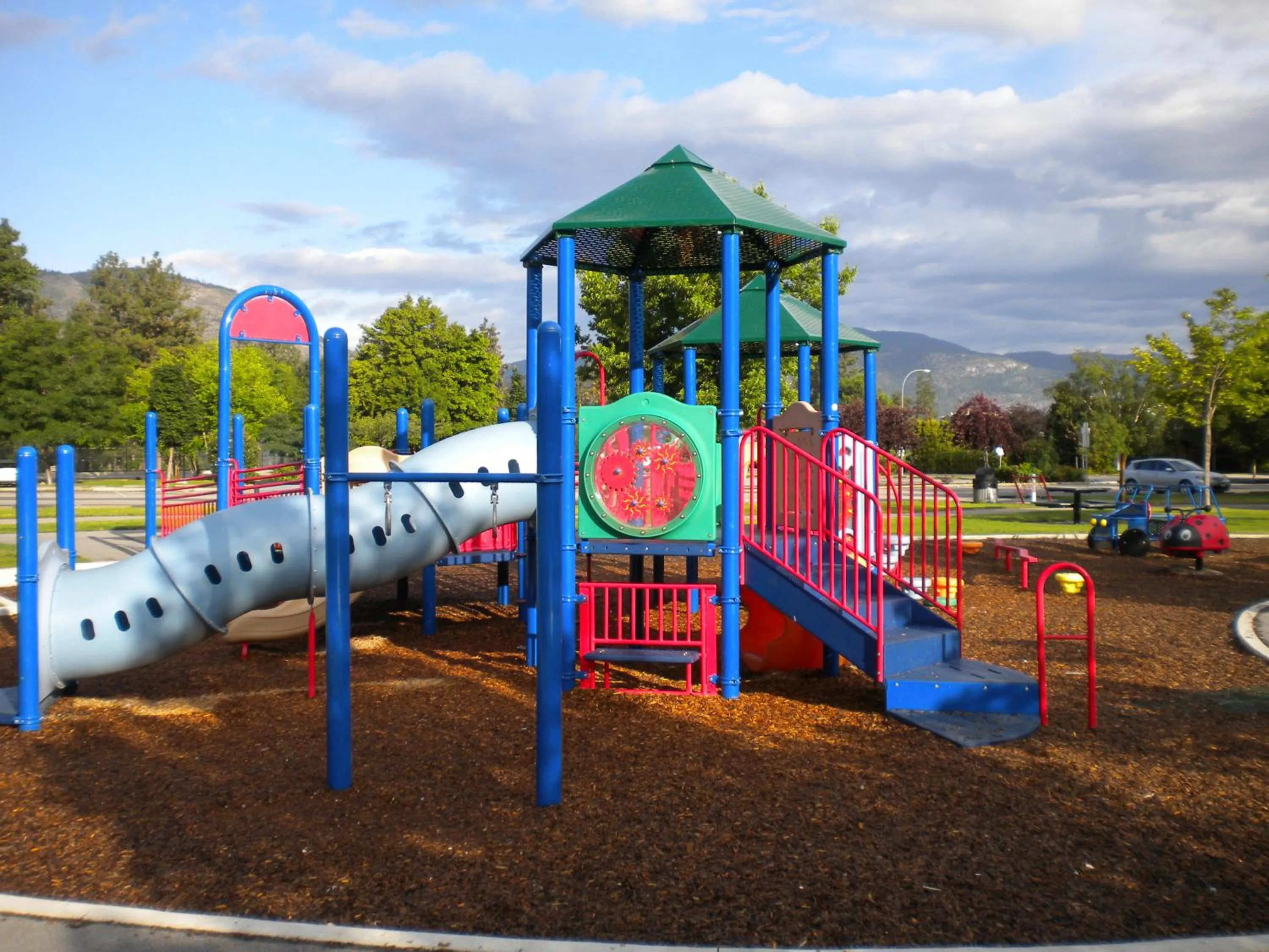 Children play ground in Holiday House Motel