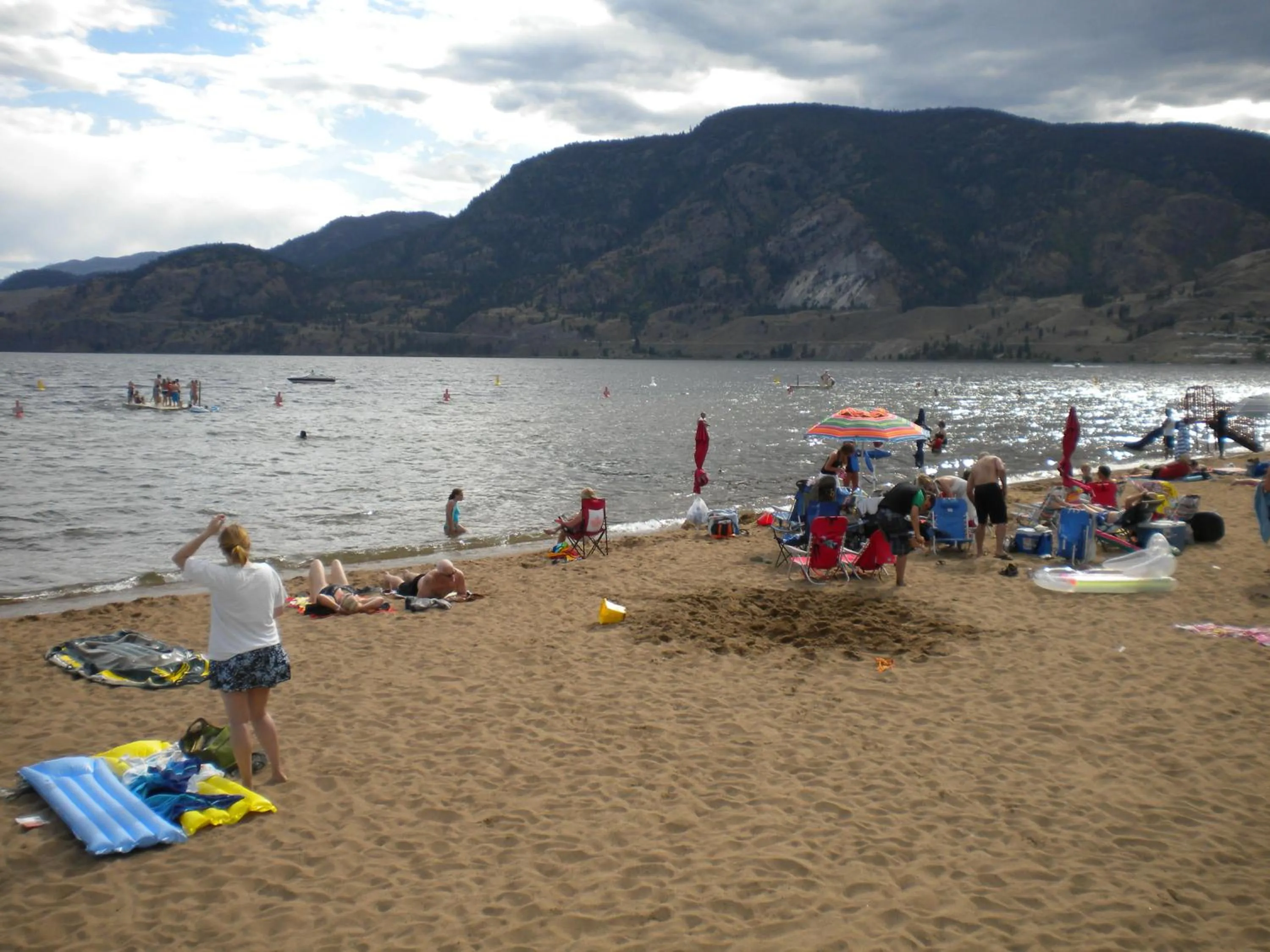Beach in Holiday House Motel