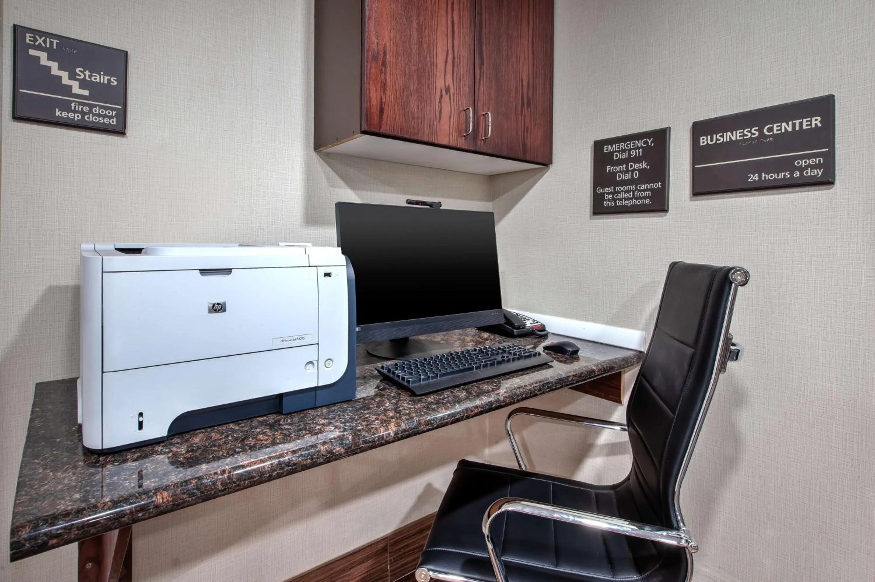 Business facilities in Hampton Inn Clarion