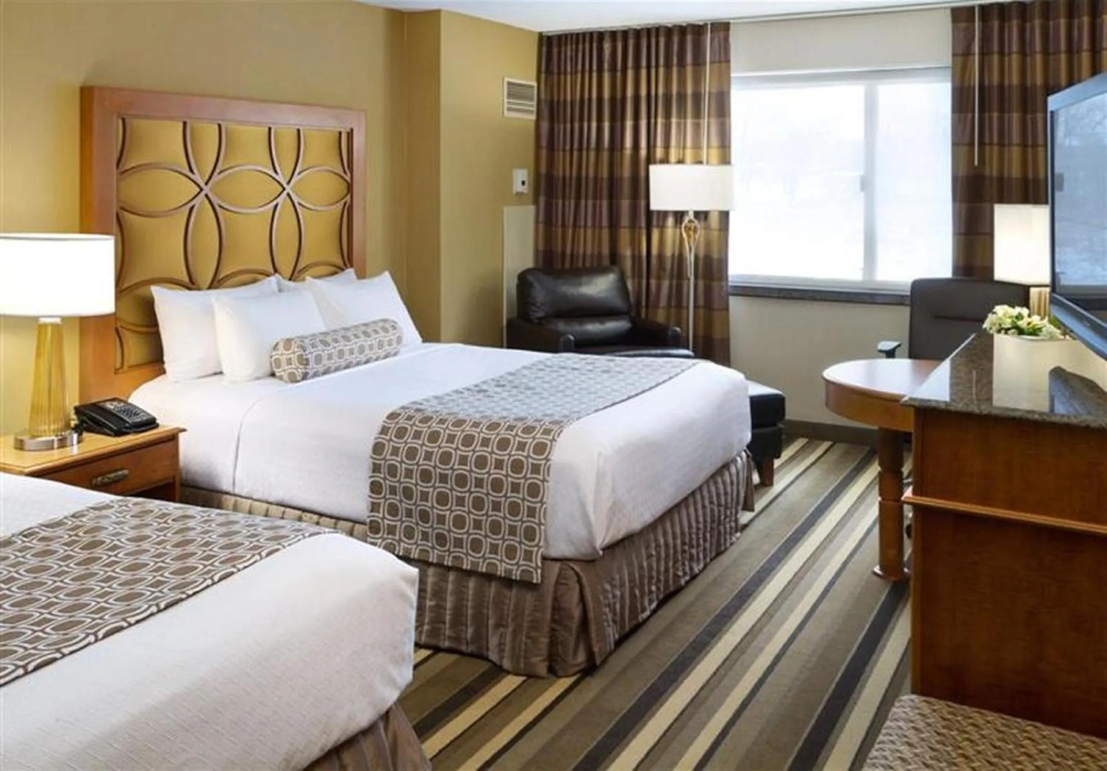 Bedroom, Bed in Crowne Plaza Minneapolis West by IHG