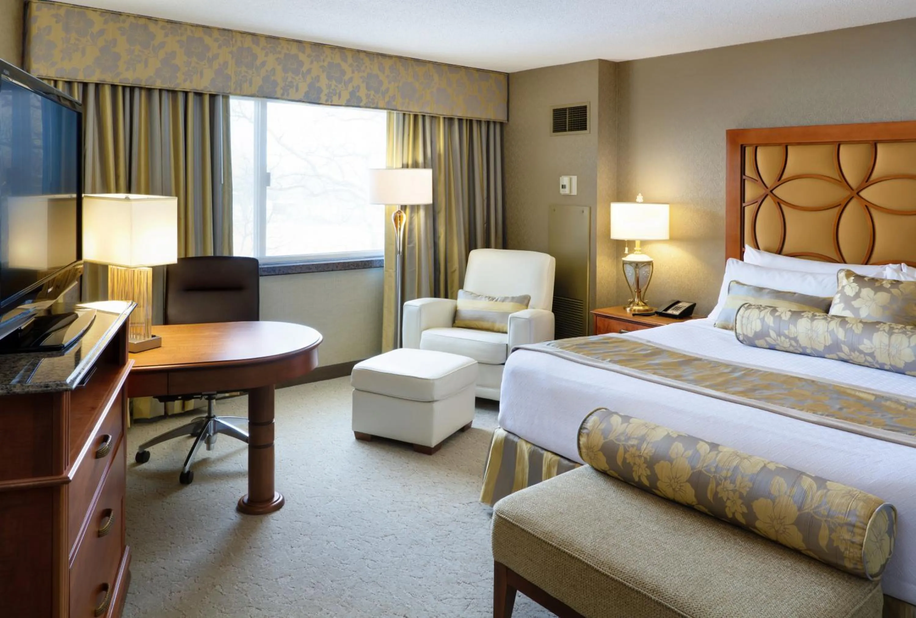 Photo of the whole room, Bed in Crowne Plaza Minneapolis West by IHG