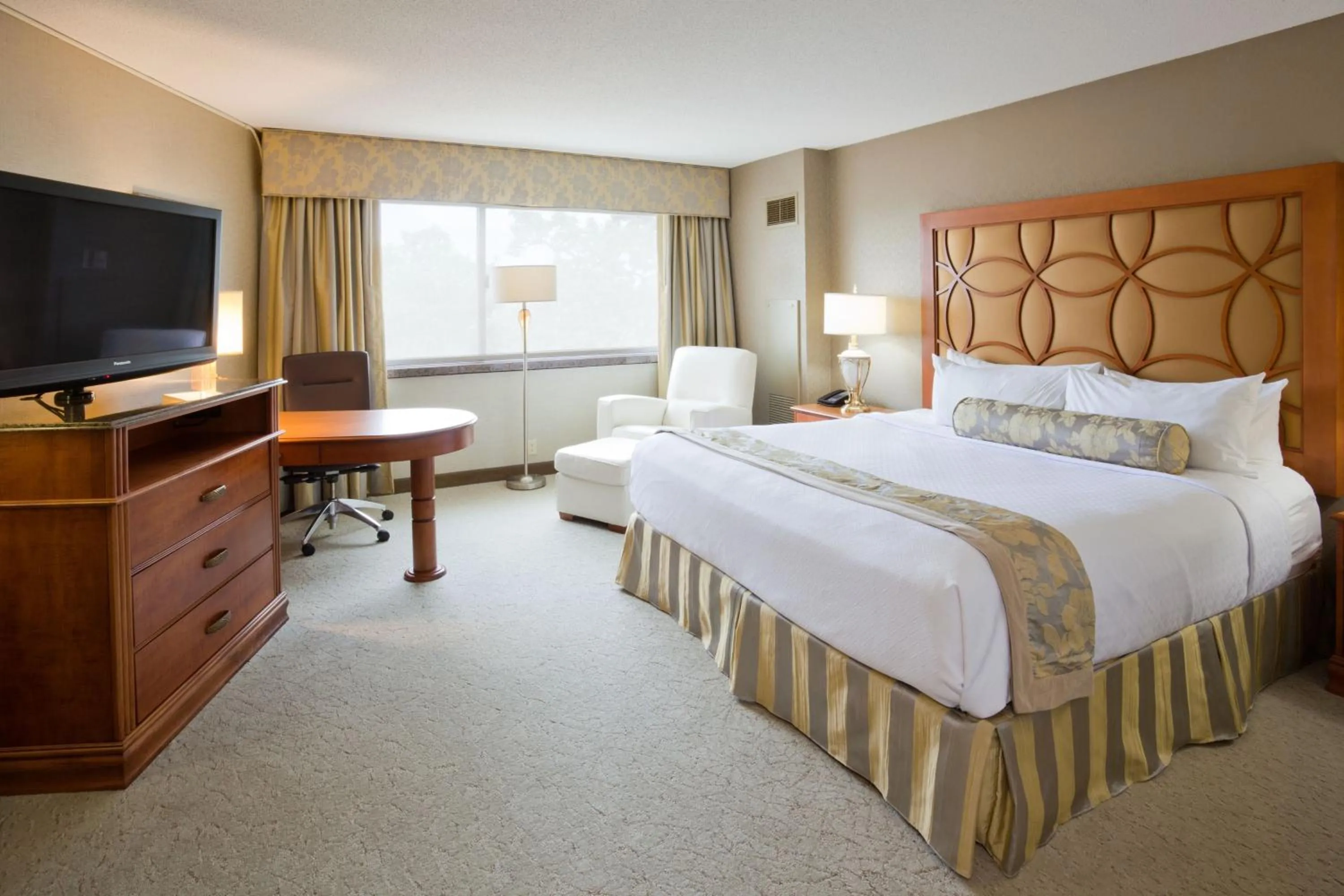 Photo of the whole room, Bed in Crowne Plaza Minneapolis West by IHG